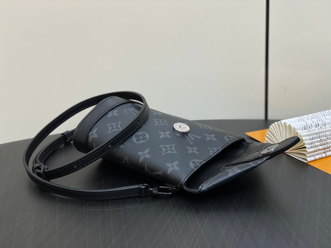 POCHETTE ENVELOPPE 18 EN TOILE ECLIPSE MONOGRAMME NOIRE