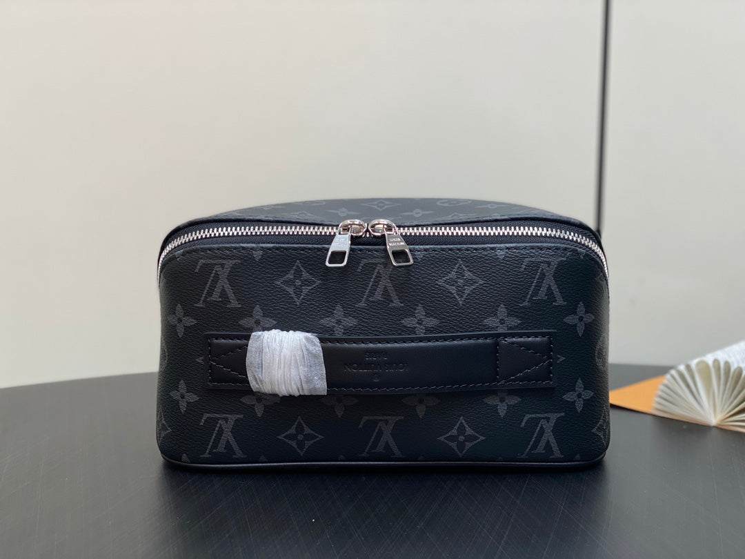 TROUSSE DE TOILETTE 24 EN TOILE MONOGRAMME ECLIPSE NOIRE