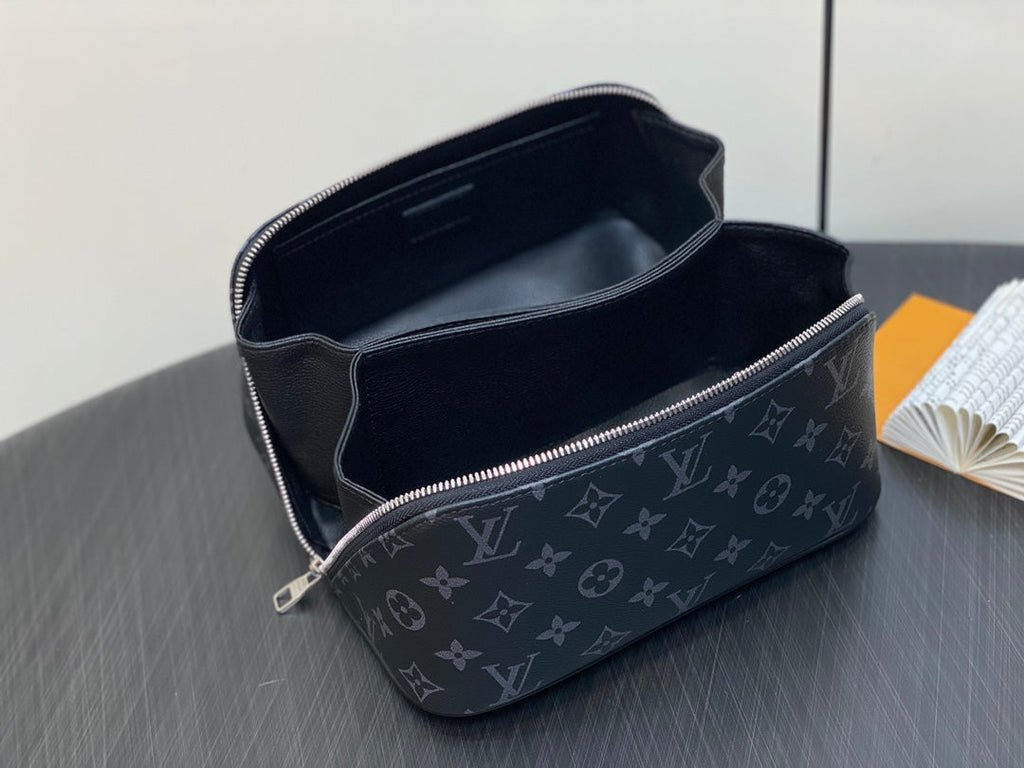 TROUSSE DE TOILETTE 24 EN TOILE MONOGRAMME ECLIPSE NOIRE