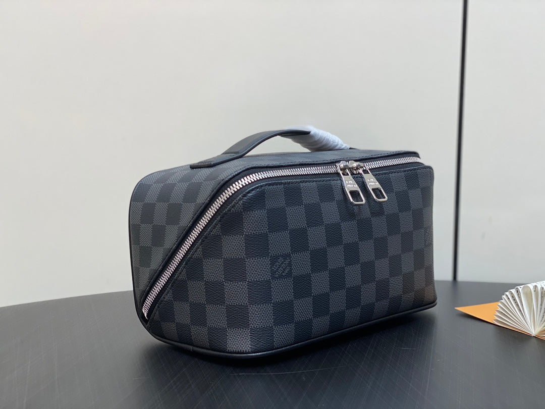 TROUSSE DE TOILETTE 24 EN TOILE DAMIER GRAPHITE NOIRE