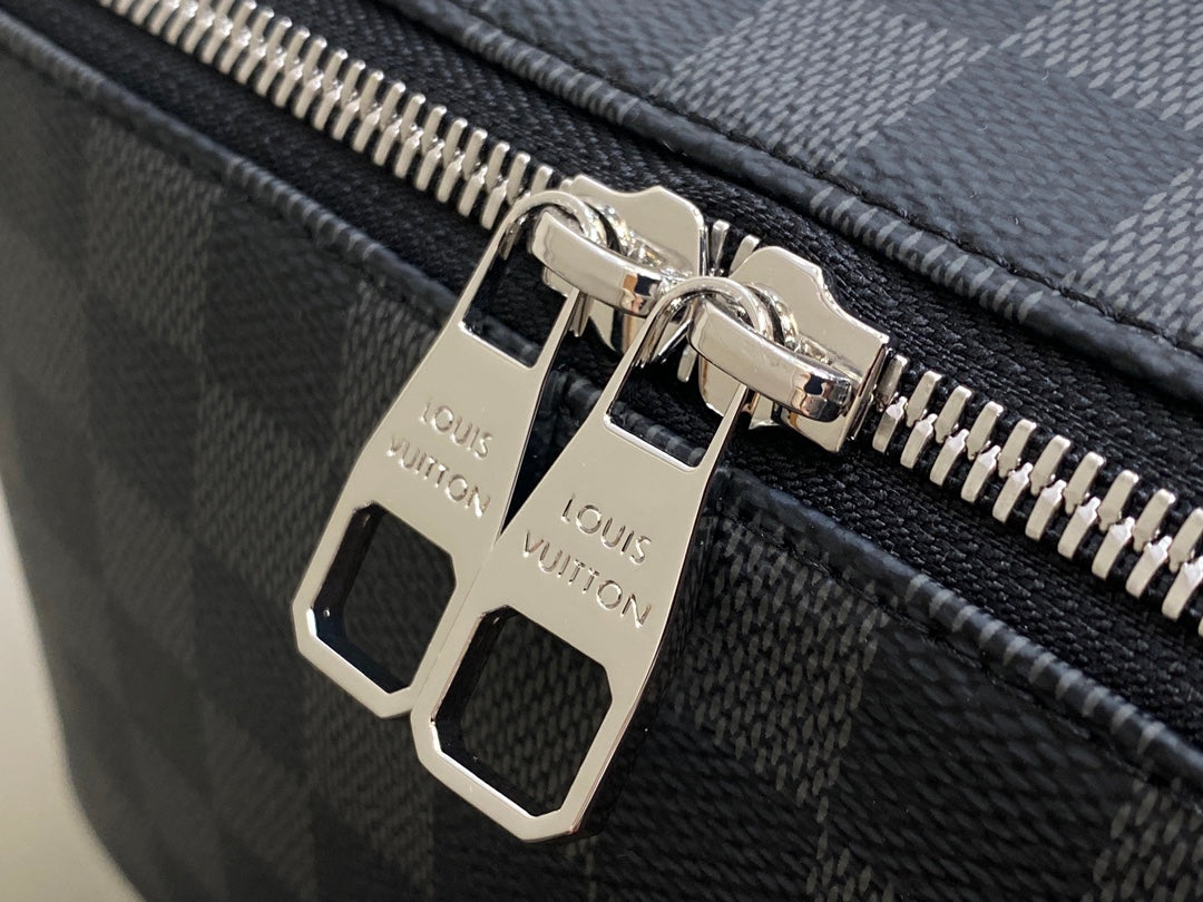 TROUSSE DE TOILETTE 24 EN TOILE DAMIER GRAPHITE NOIRE