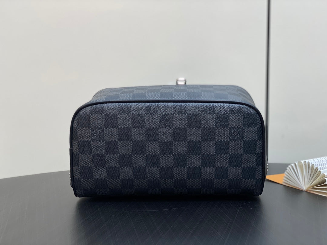 TROUSSE DE TOILETTE 24 EN TOILE DAMIER GRAPHITE NOIRE
