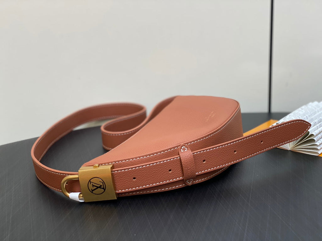 LOW KEY BUMBAG 28CM COGNAC BROWN CALFSKIN