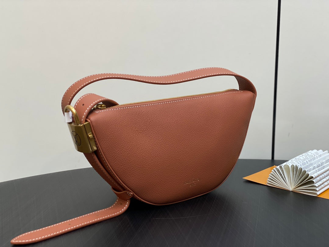 LOW KEY BUMBAG 28CM COGNAC BROWN CALFSKIN
