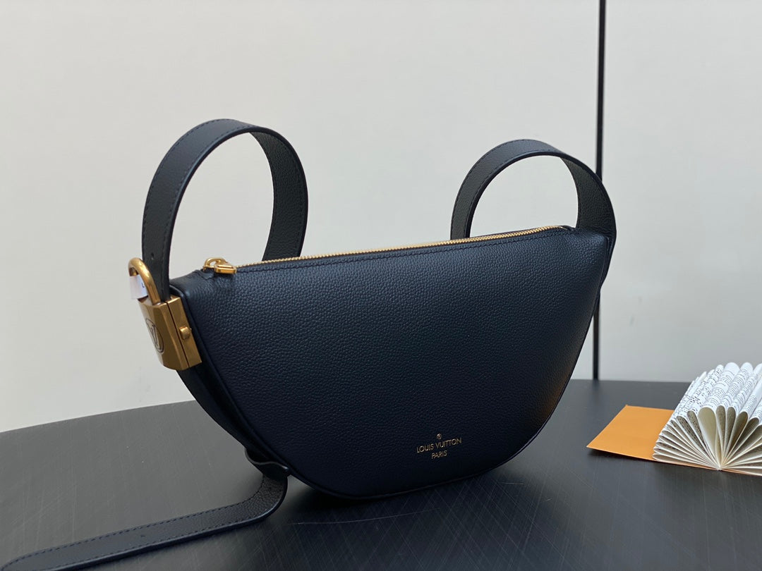 SAC BANANE LOW KEY 28CM EN CUIR DE VEAU NOIR