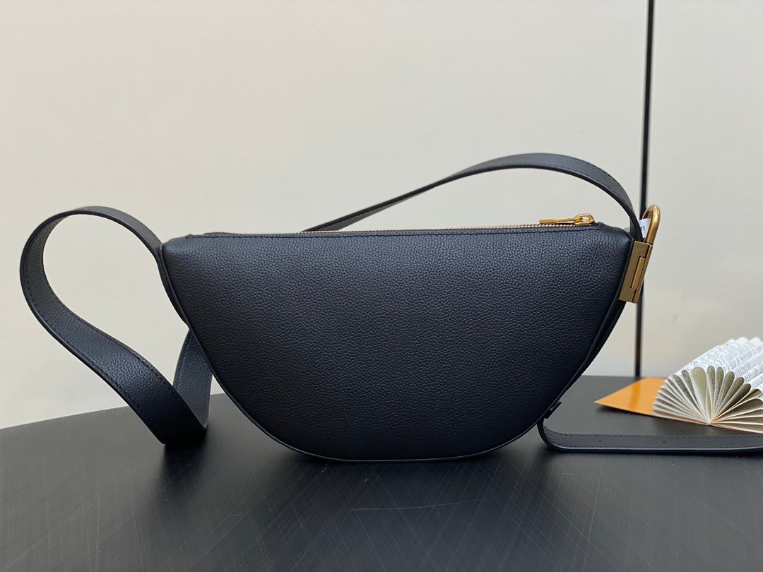 SAC BANANE LOW KEY 28CM EN CUIR DE VEAU NOIR