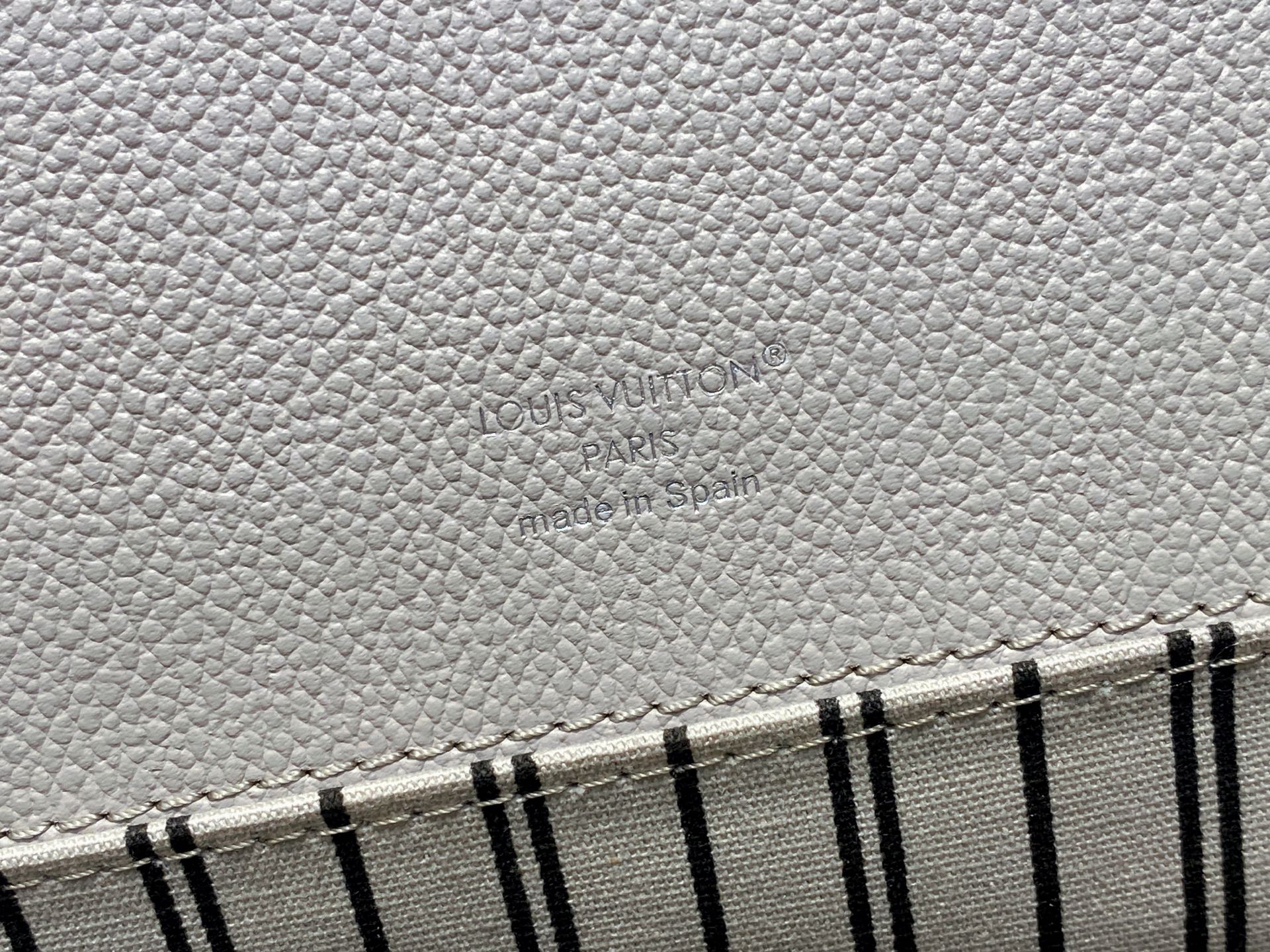 LV POCHETTE METIS 25CM WHITE MONOGRAM EMPREINTE LEATHER 331021