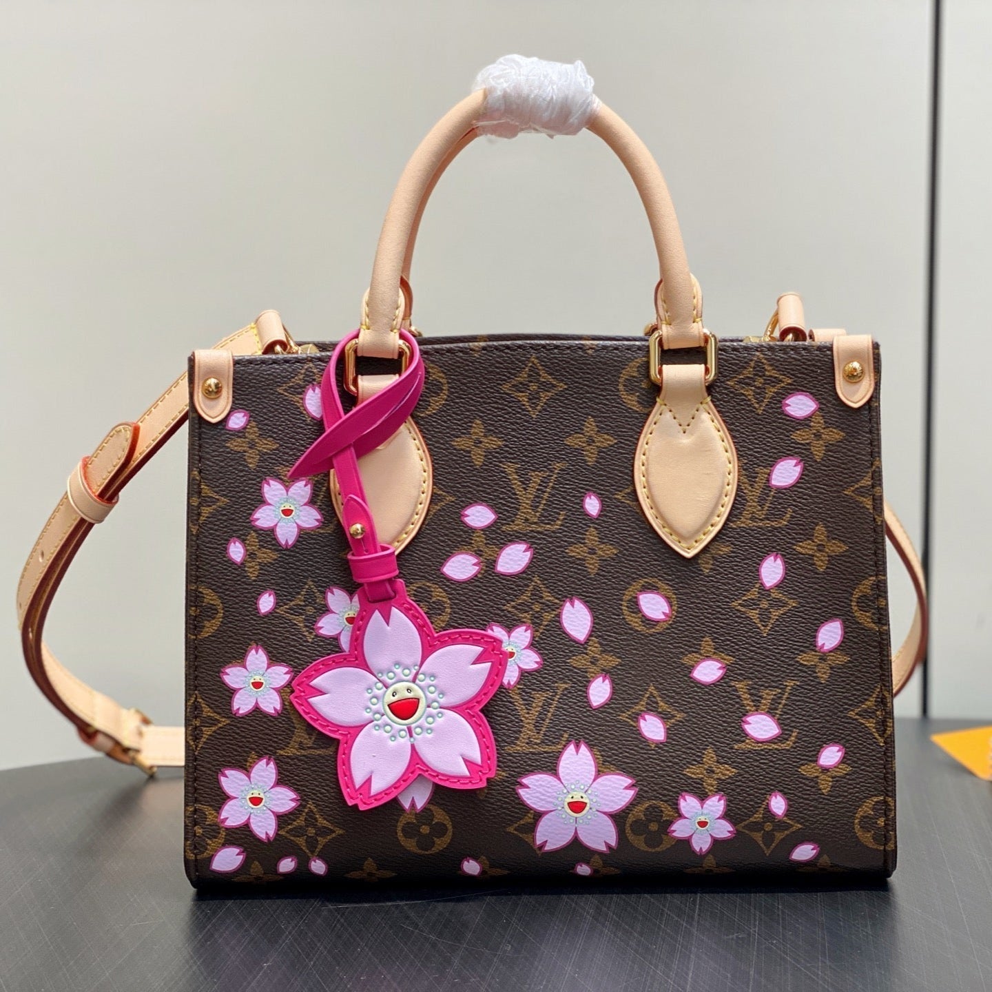 LV X TM ONTHEGO PM 25CM TOILE MONOGRAMME SAKURA MARRON FLEUR DE CERISIER