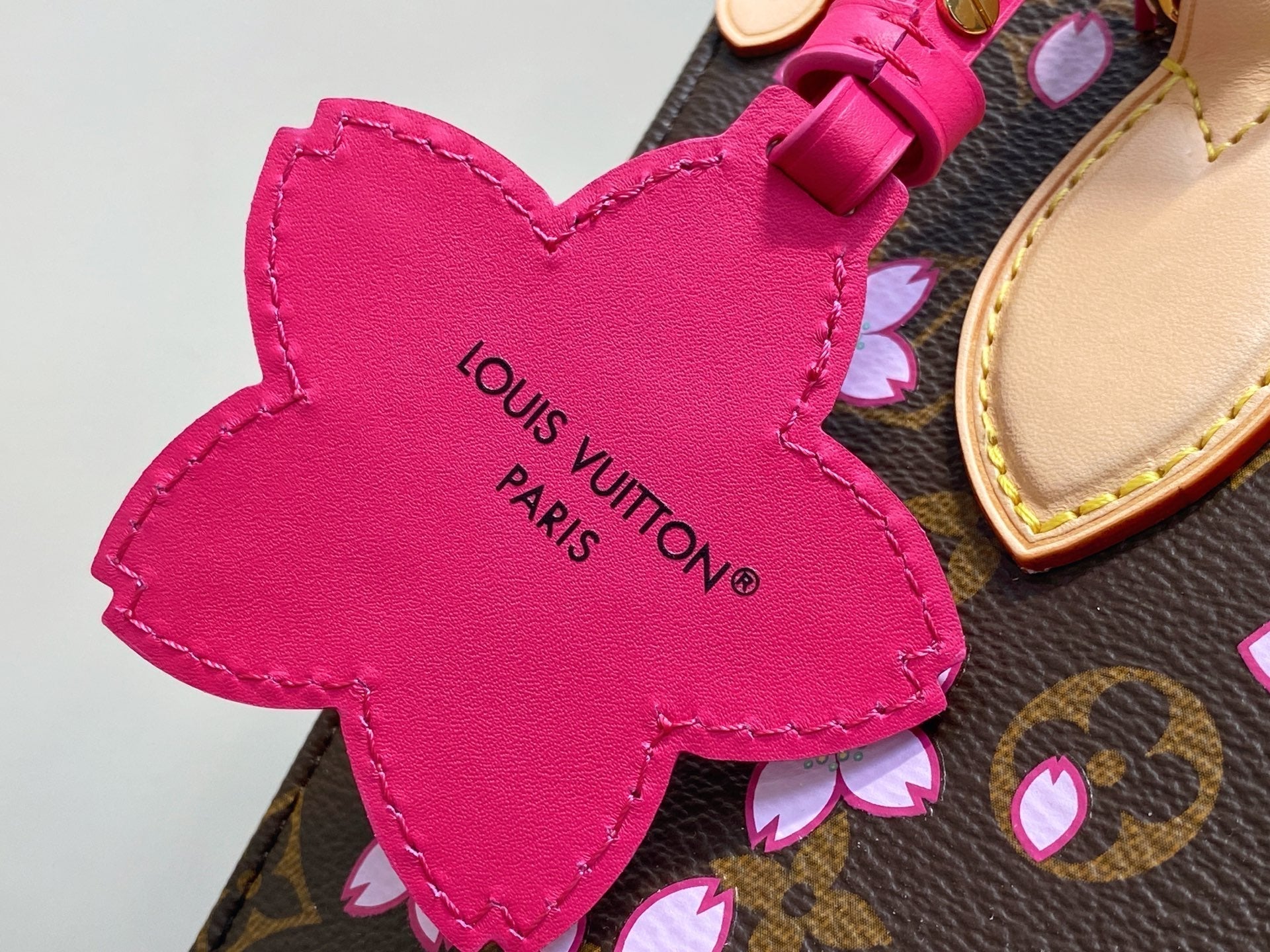 LV X TM ONTHEGO PM 25CM TOILE MONOGRAMME SAKURA MARRON FLEUR DE CERISIER