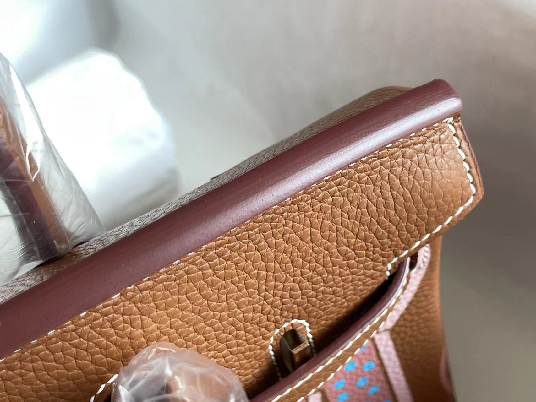 SAC BIRKIN 25 EN CUIR DE VEAU MARRON CHOCOLAT AVEC AUTOCOLLANT COLORÉ (FABRIQUÉ SUR COMMANDE)