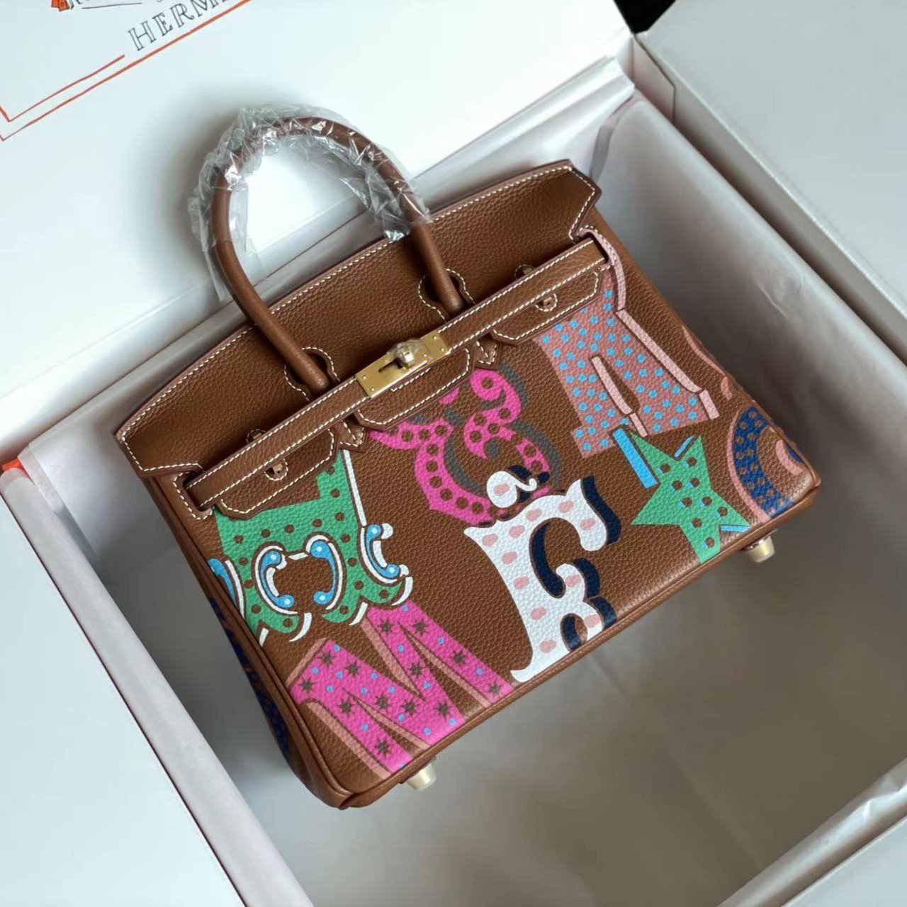 SAC BIRKIN 25 EN CUIR DE VEAU MARRON CHOCOLAT AVEC AUTOCOLLANT COLORÉ (FABRIQUÉ SUR COMMANDE)