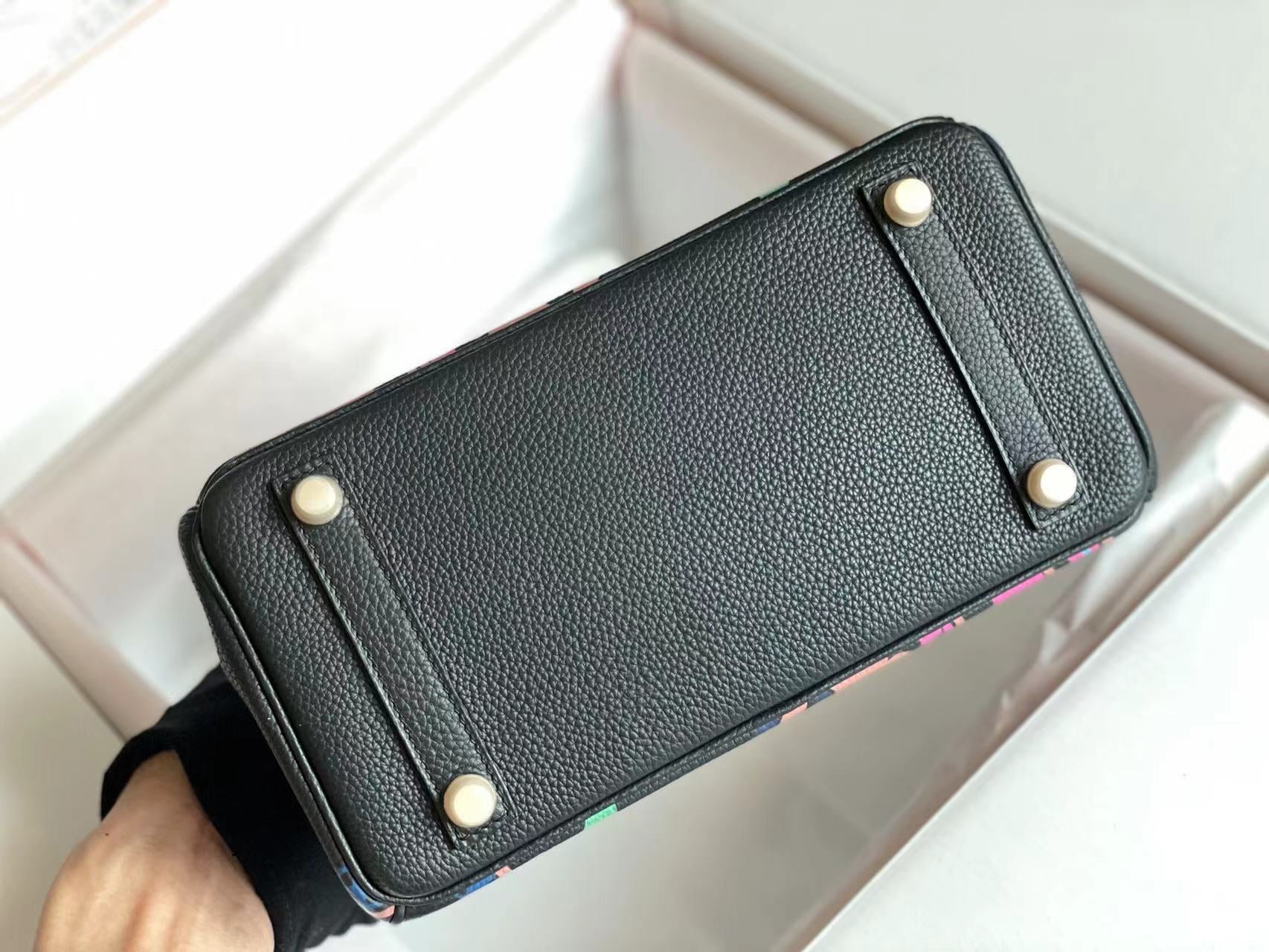 バーキン 25 バッグ（ブラックカーフスキン、カラフルなステッカー付き、オーダーメイド）