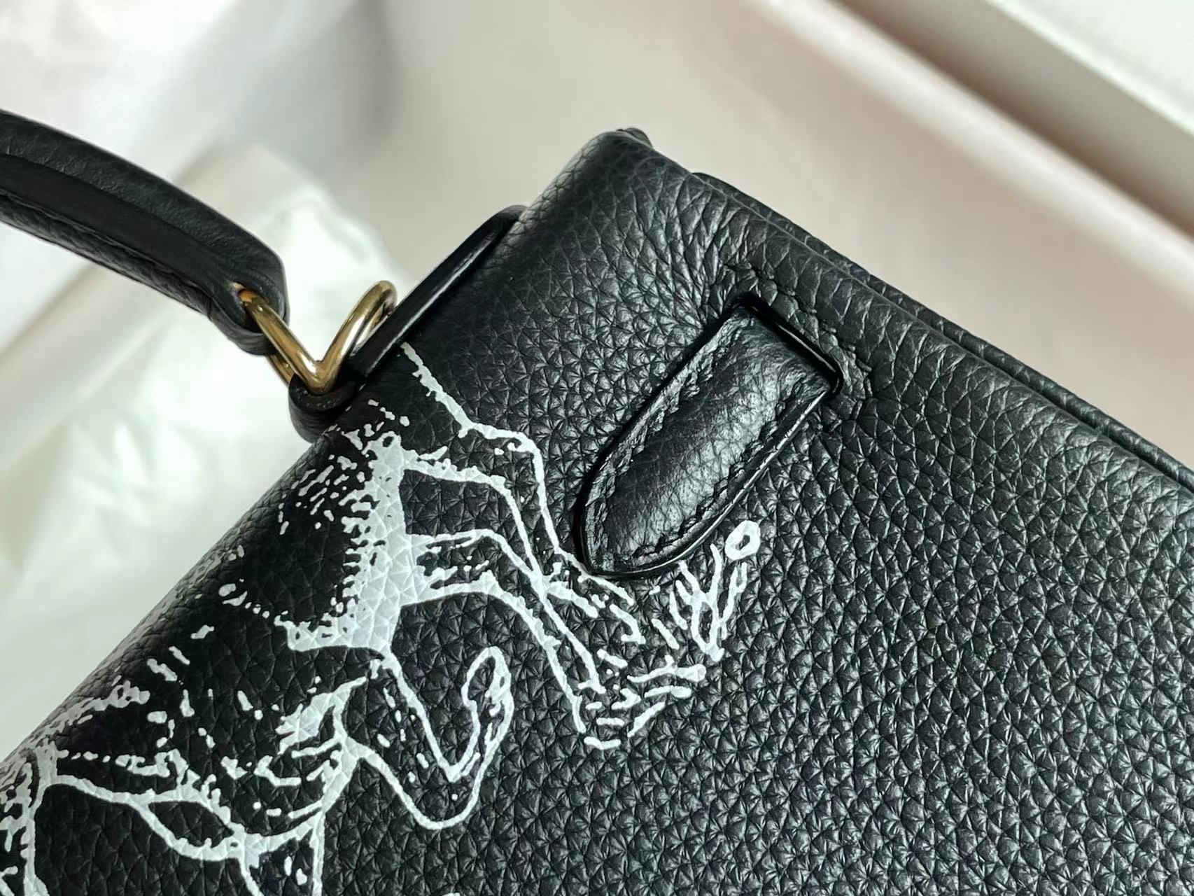 SAC BIRKIN 25 EN CUIR DE VEAU NOIR AVEC AUTOCOLLANT BLANC (FABRIQUÉ SUR COMMANDE)