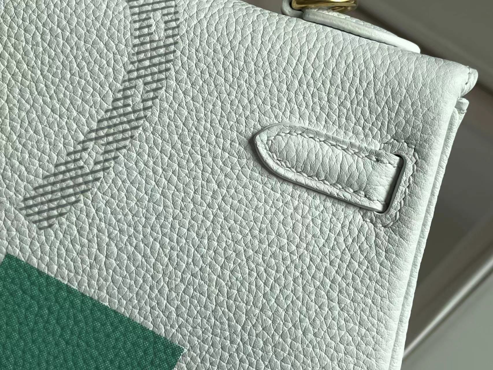 SAC BIRKIN 25 EN CUIR DE VEAU BLANC AVEC AUTOCOLLANT COLORÉ (FABRIQUÉ SUR COMMANDE)