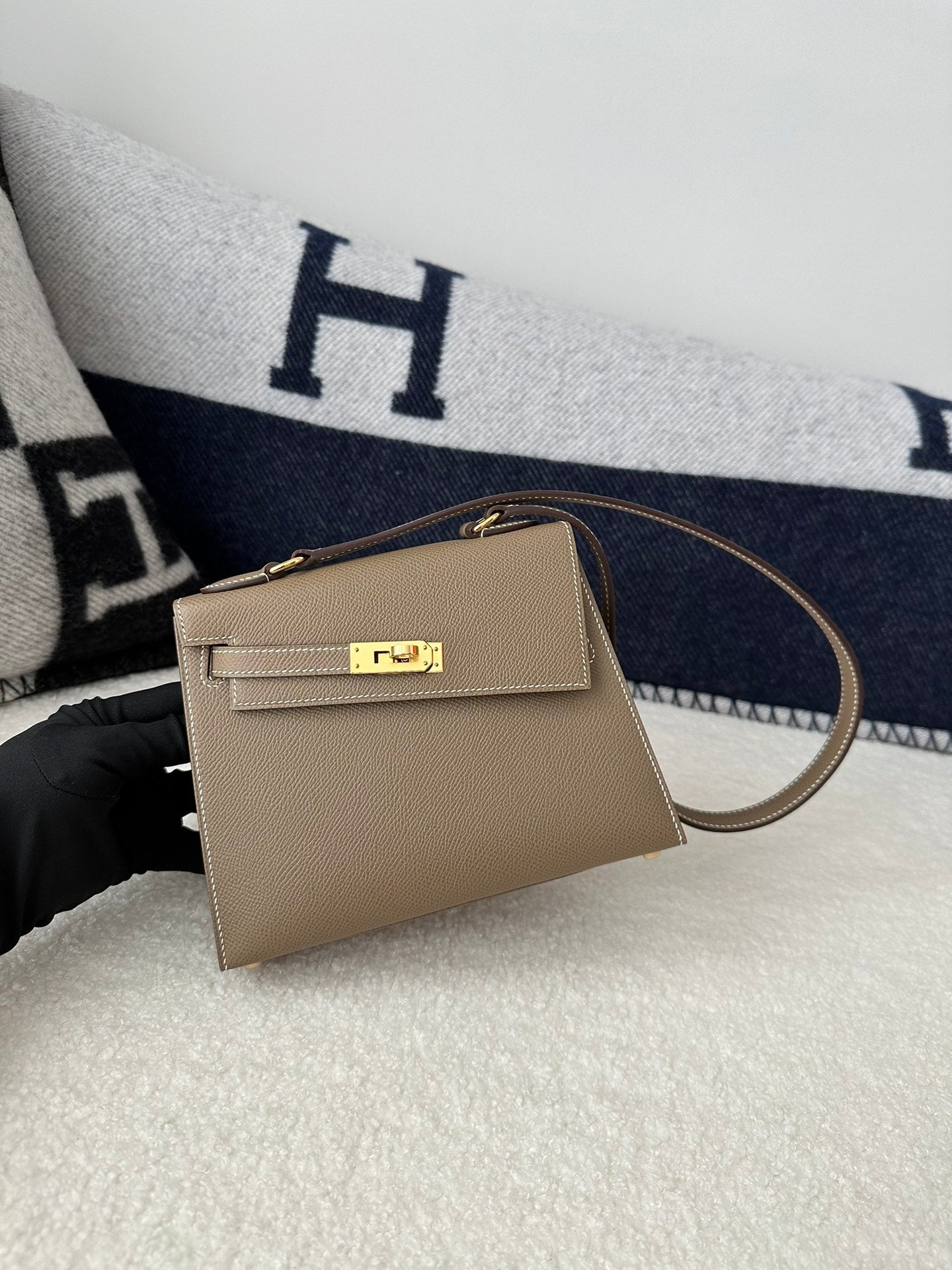 HM KELLY DESORDRE 20CM ÉTOUPÉE GRIS EPSOM QUINCAILLERIE OR