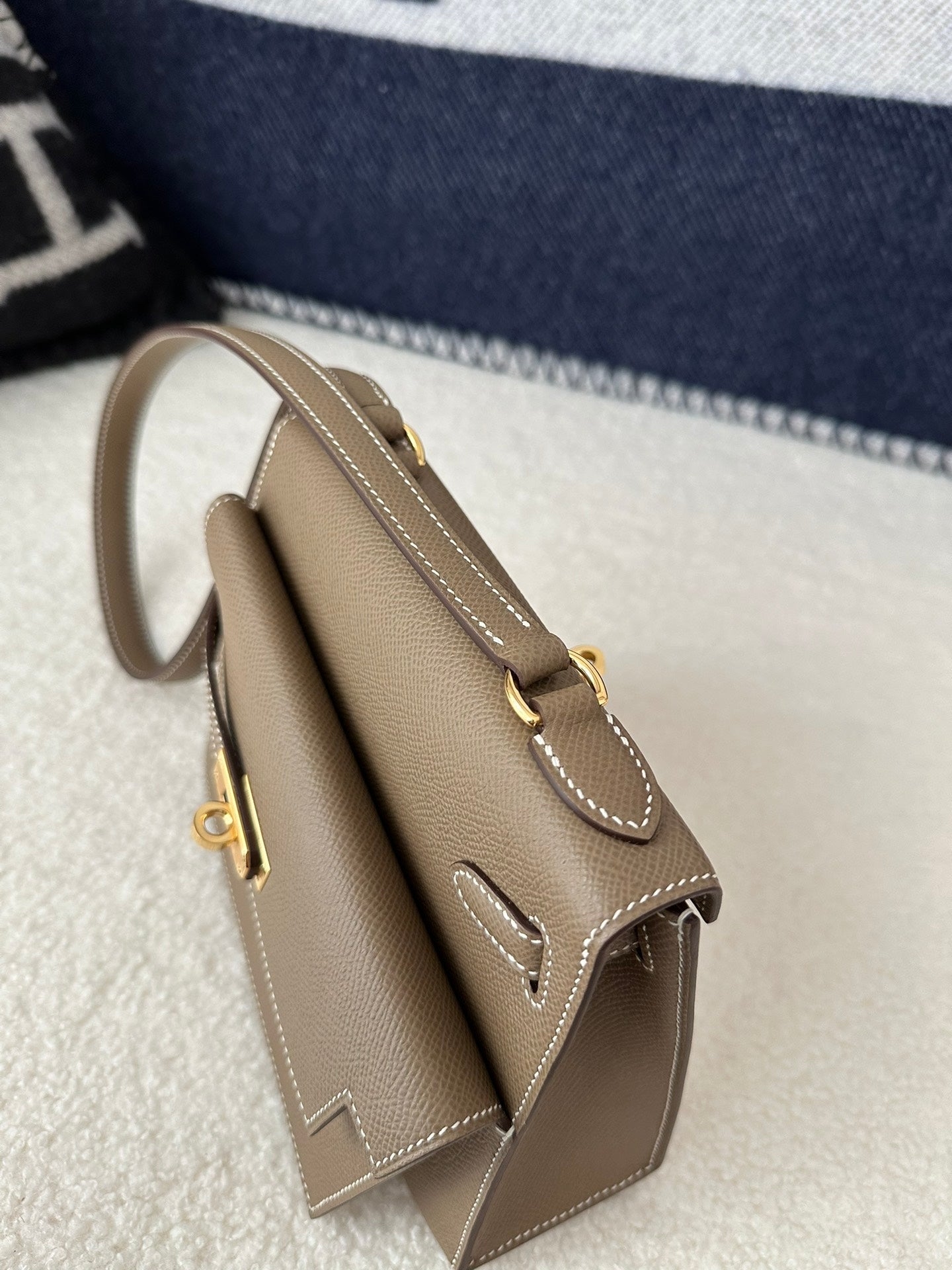HM KELLY DESORDRE 20CM ÉTOUPÉE GRIS EPSOM QUINCAILLERIE OR