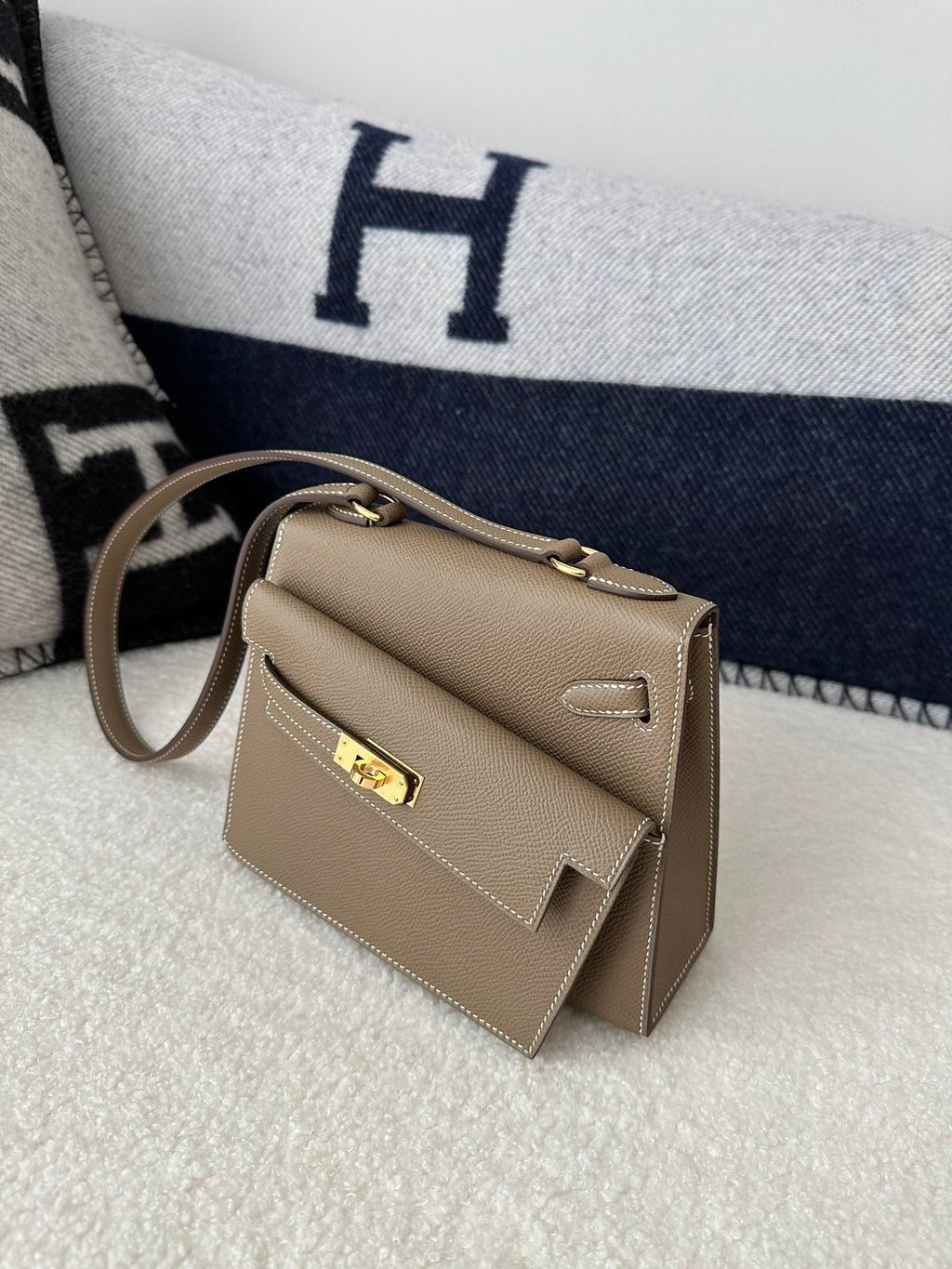HM KELLY DESORDRE 20CM ÉTOUPÉE GRIS EPSOM QUINCAILLERIE OR
