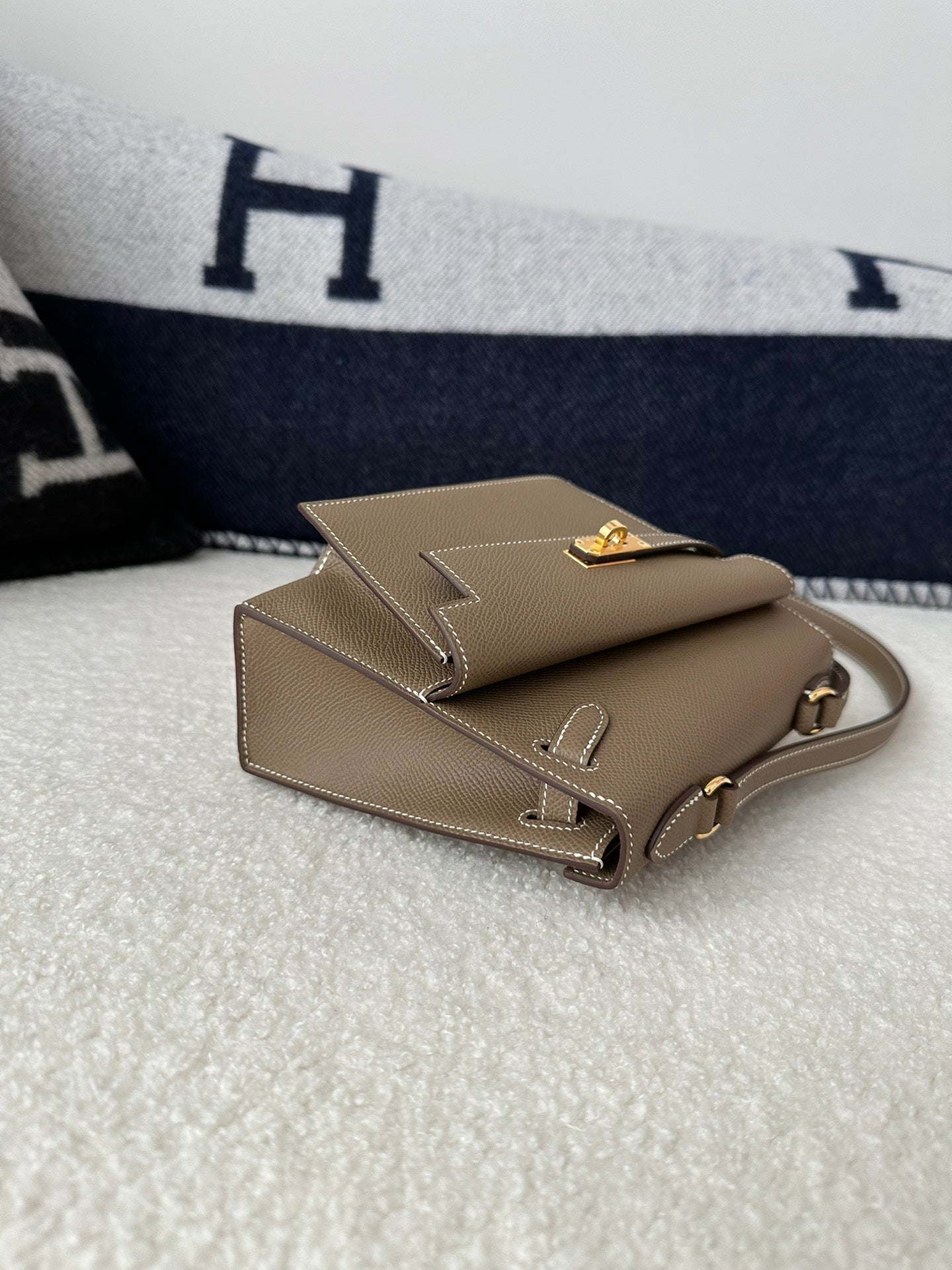 HM KELLY DESORDRE 20CM ÉTOUPÉE GRIS EPSOM QUINCAILLERIE OR