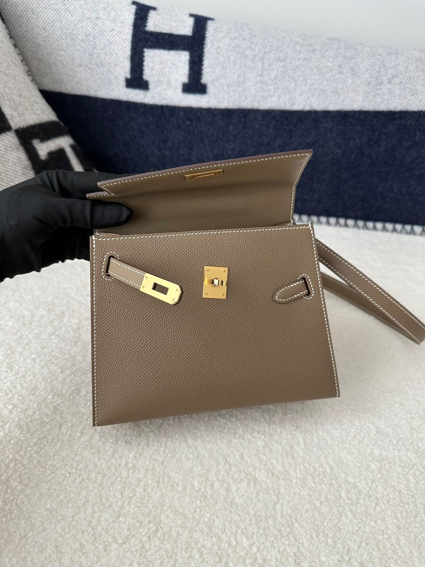 HM KELLY DESORDRE 20CM ÉTOUPÉE GRIS EPSOM QUINCAILLERIE OR