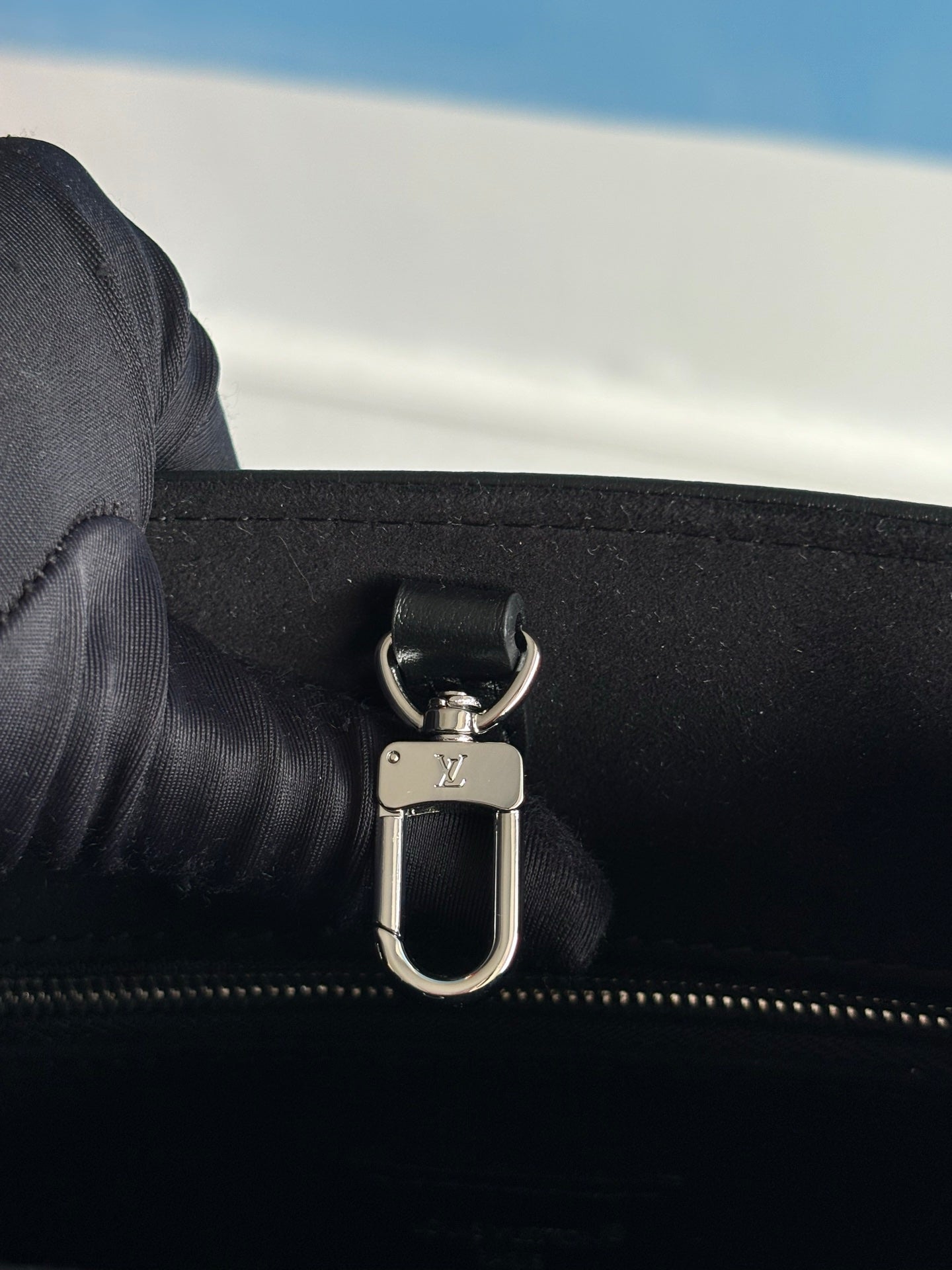 LV SS25 ONTHEGO BOLD 25CM CUIR DE VEAU NOIR