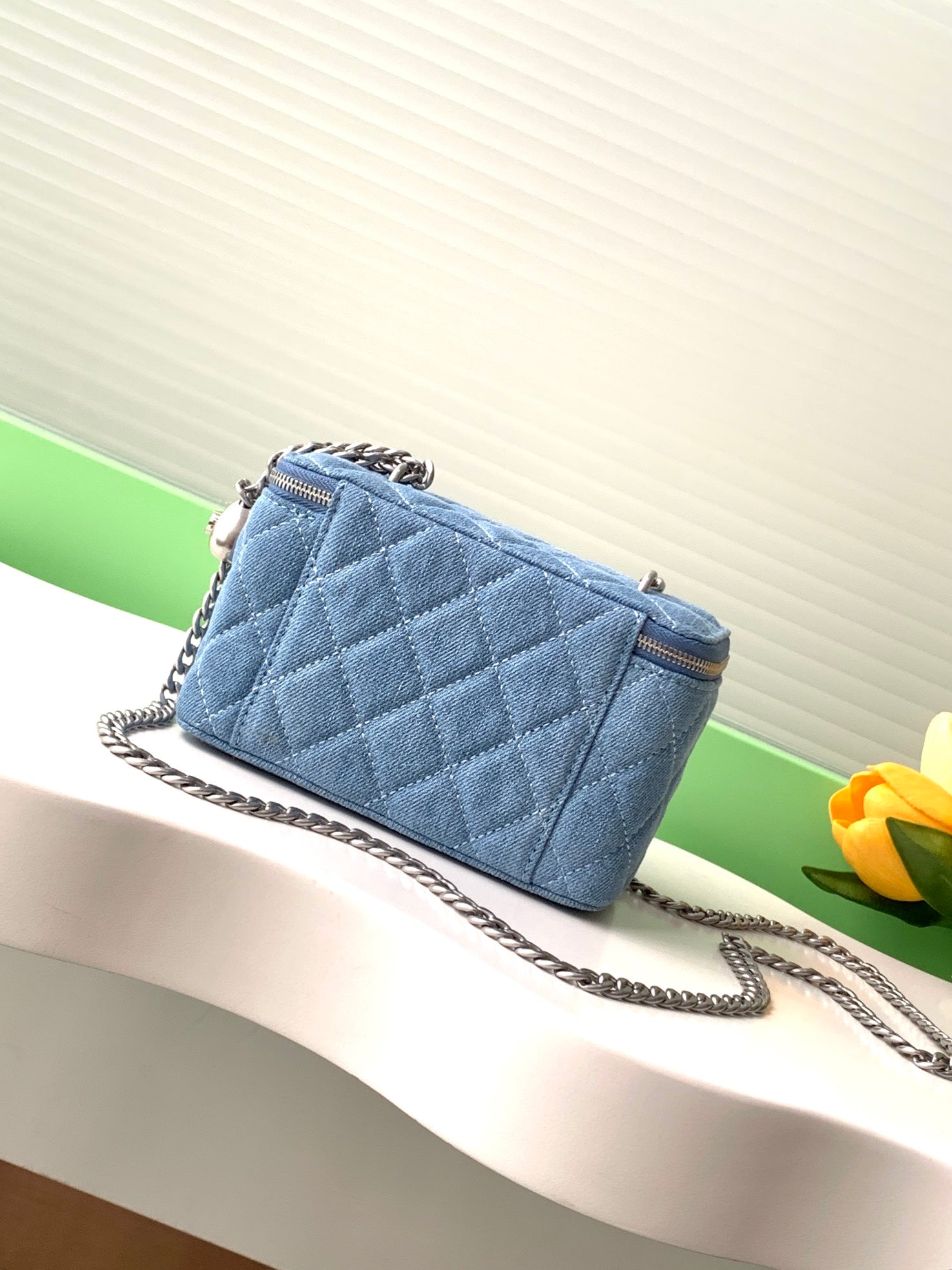 CC 24K VANITY 18CM BLEU DENIM QUINCAILLERIE ARGENTÉE 
