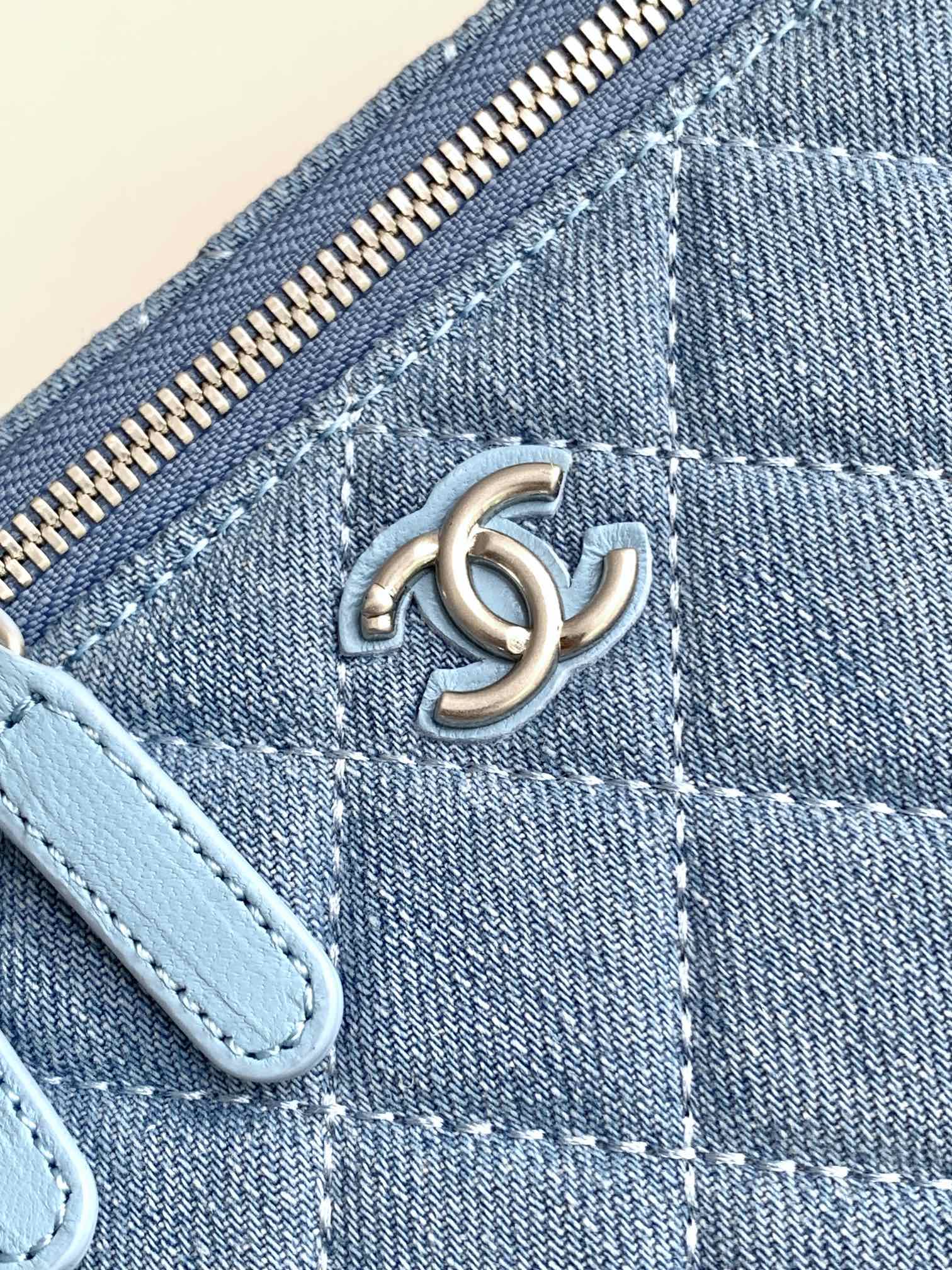 CC 24K VANITY 18CM BLEU DENIM QUINCAILLERIE ARGENTÉE 