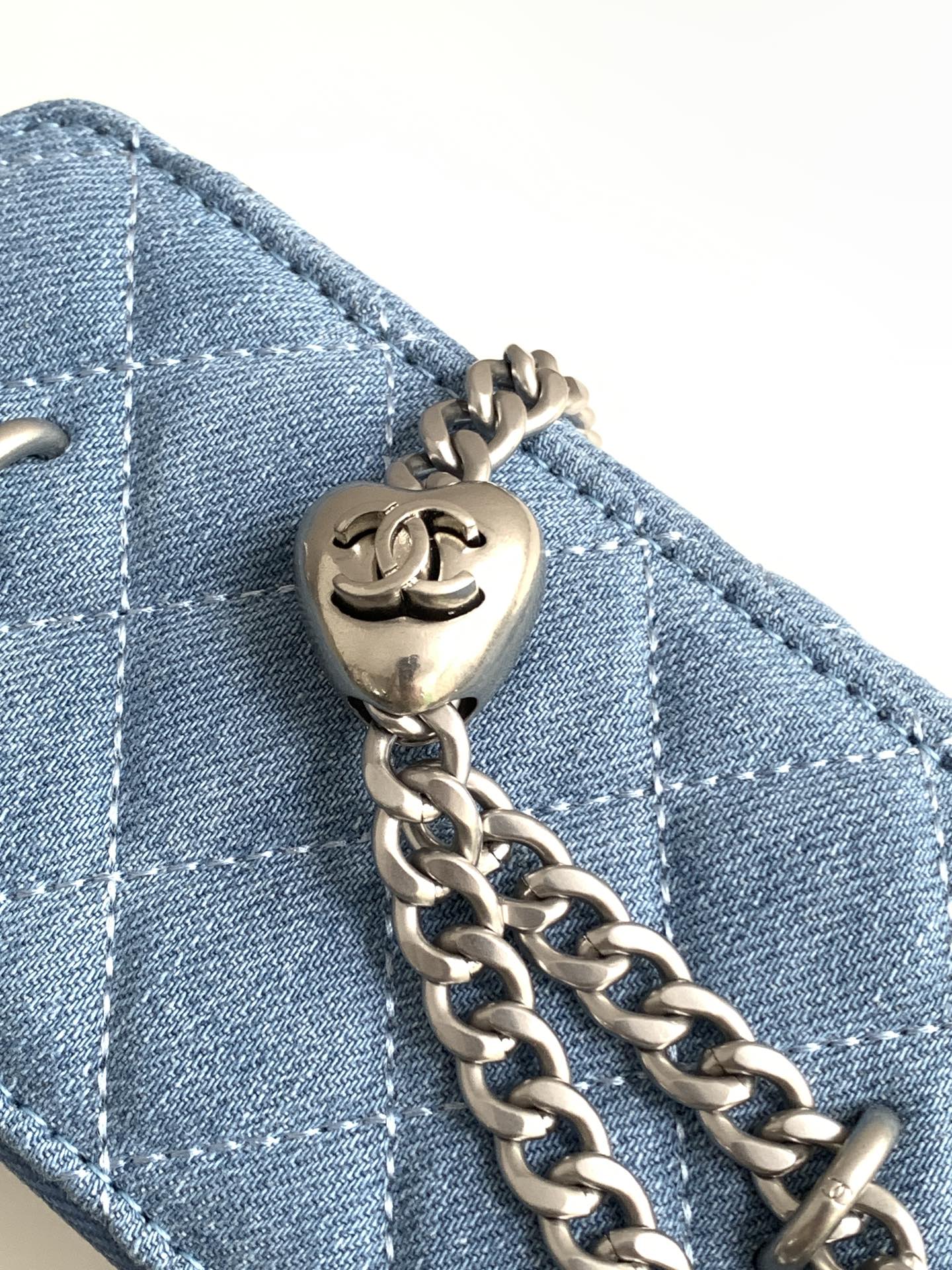 CC 24K VANITY 18CM BLEU DENIM QUINCAILLERIE ARGENTÉE 