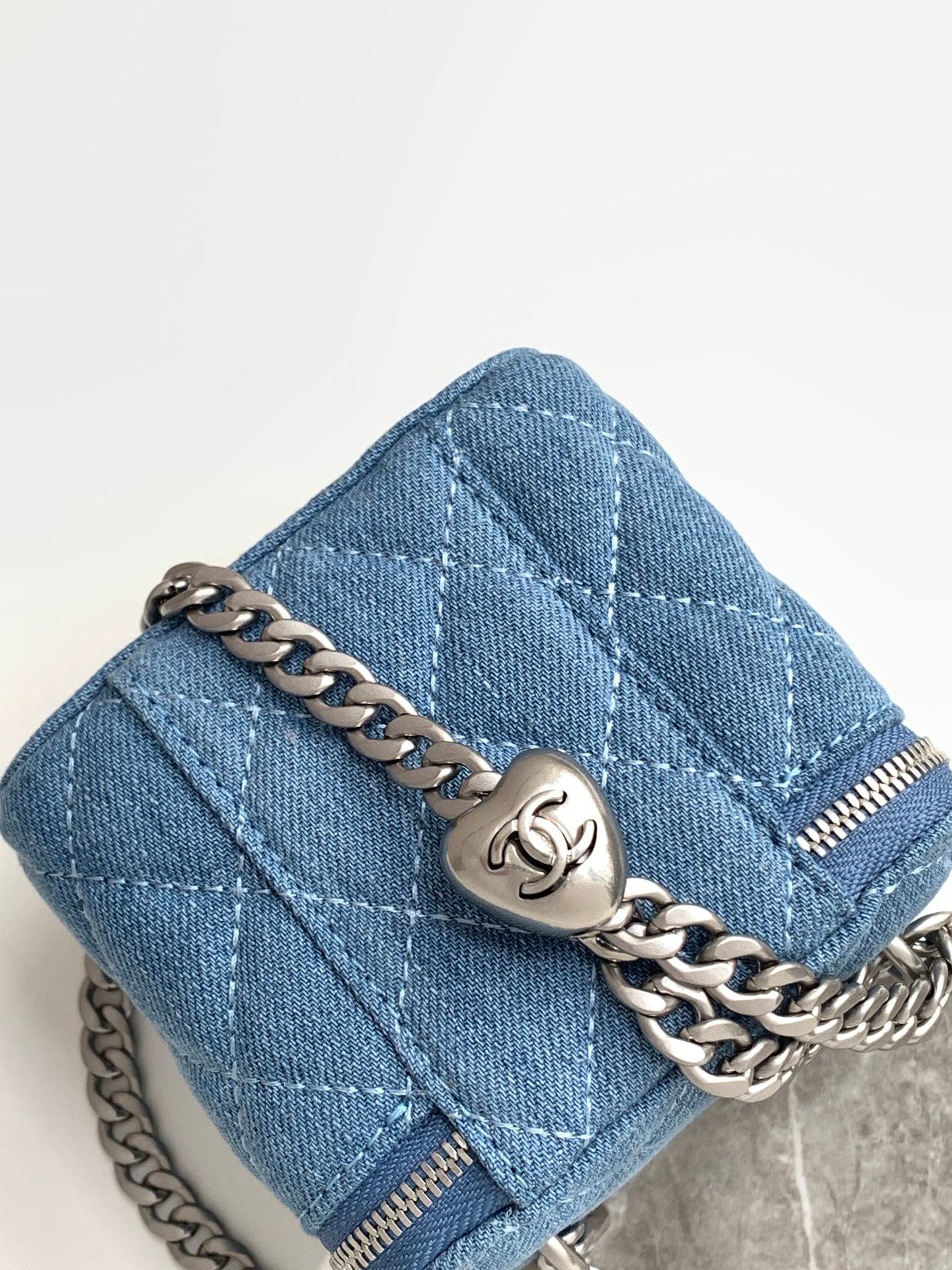 CC 24K VANITY 11CM BLEU DENIM QUINCAILLERIE ARGENTÉE 