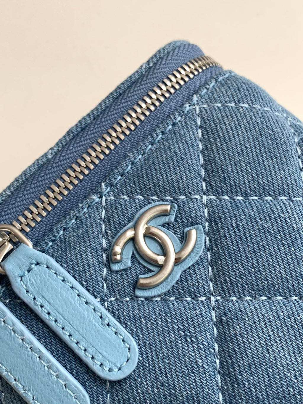 CC 24K VANITY 11CM BLEU DENIM QUINCAILLERIE ARGENTÉE 