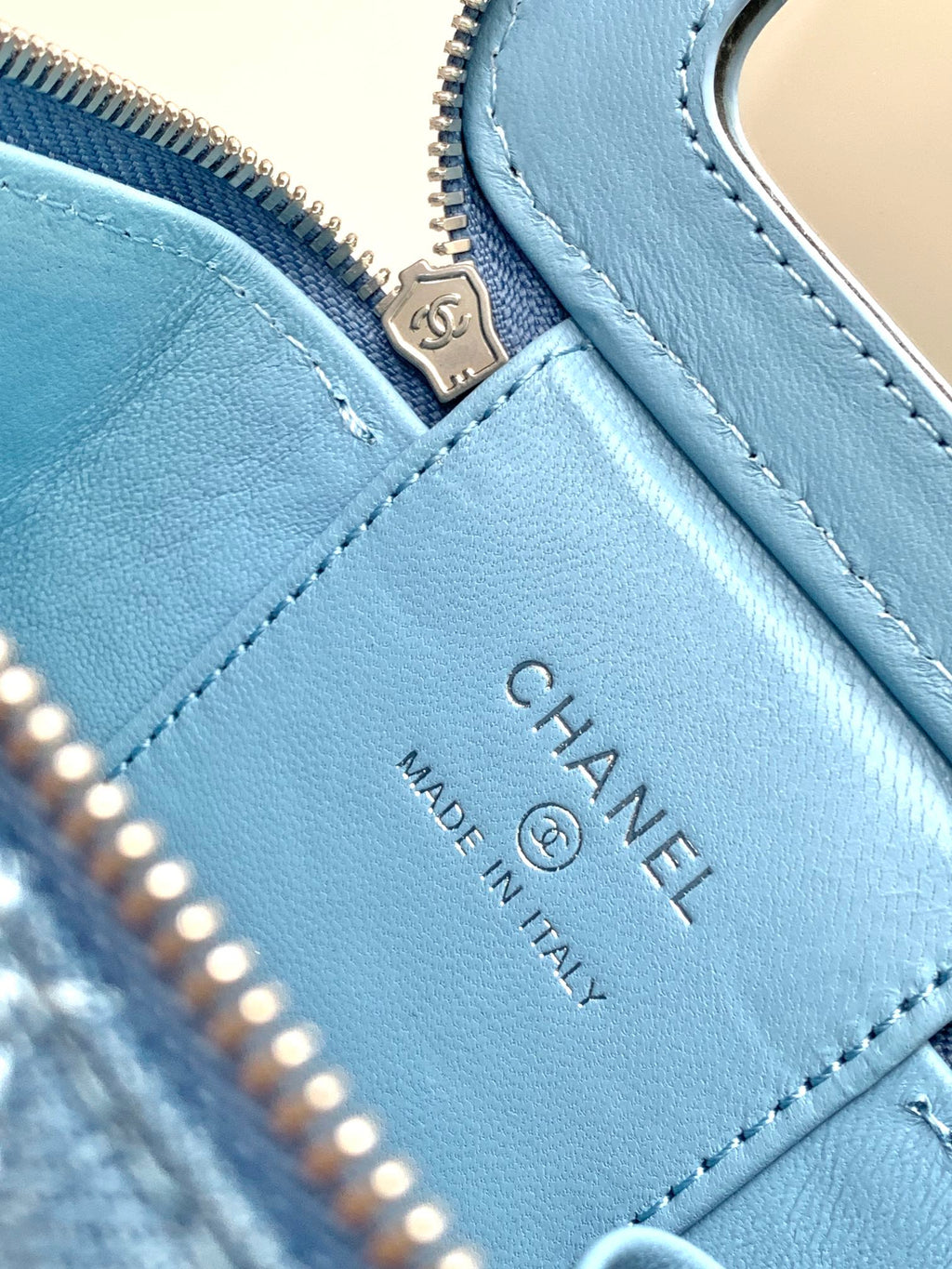 CC 24K VANITY 11CM BLEU DENIM QUINCAILLERIE ARGENTÉE 