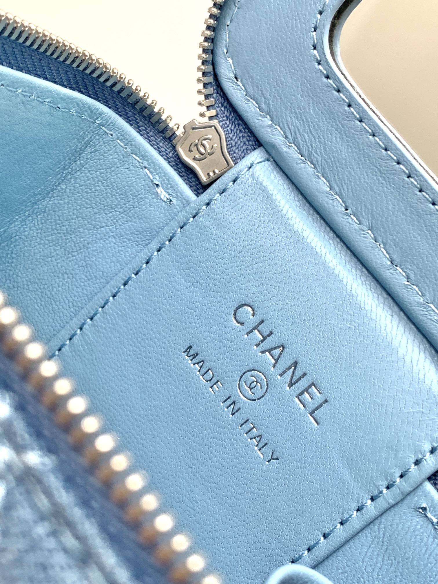CC 24K VANITY 11CM BLEU DENIM QUINCAILLERIE ARGENTÉE 