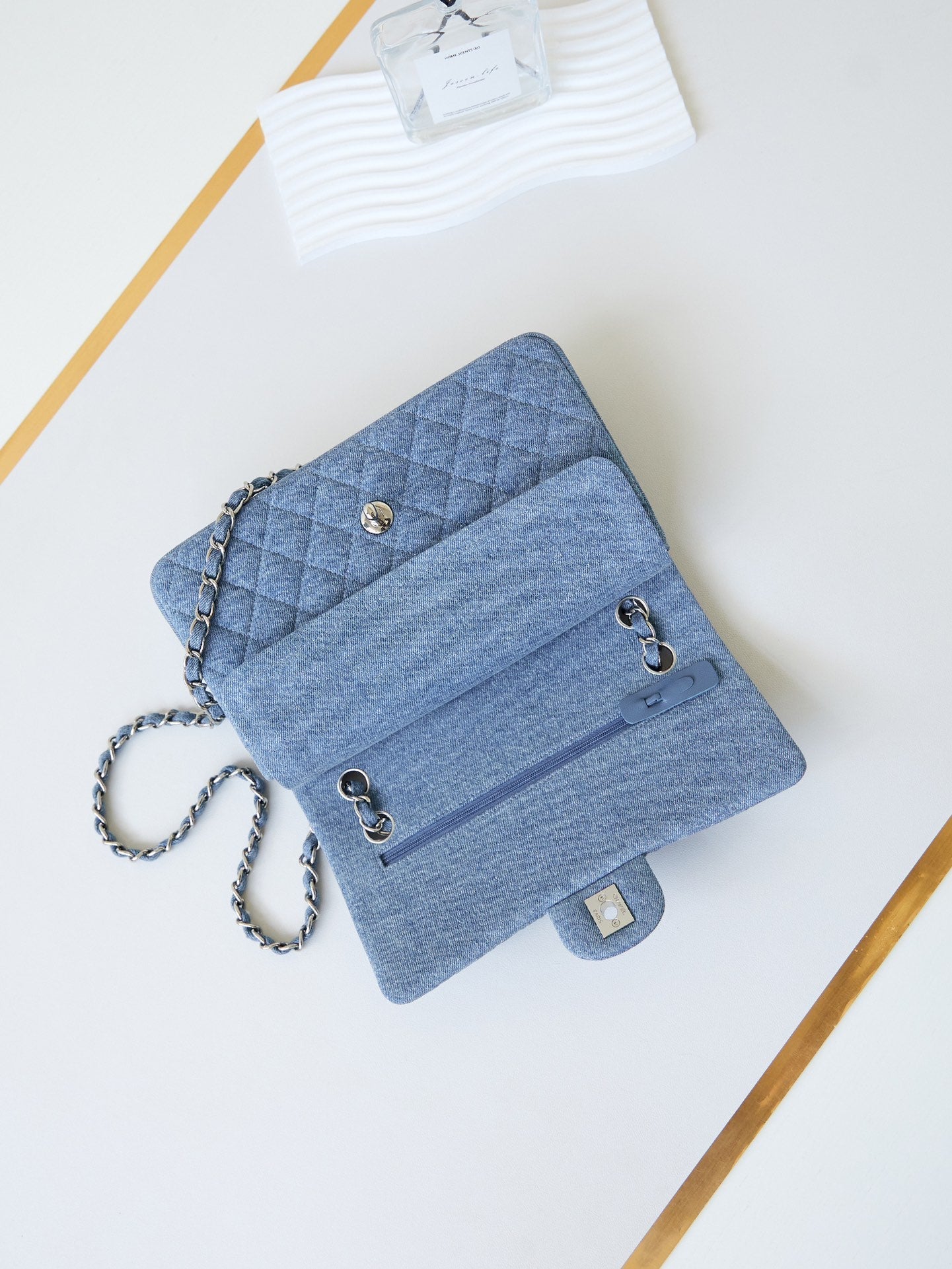 SAC À RABAT CC 24K 25CM BLEU DENIM QUINCAILLERIE ARGENTÉE 