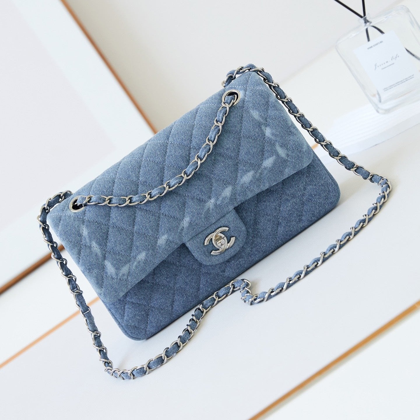 SAC À RABAT CC 24K 25CM BLEU DENIM QUINCAILLERIE ARGENTÉE 