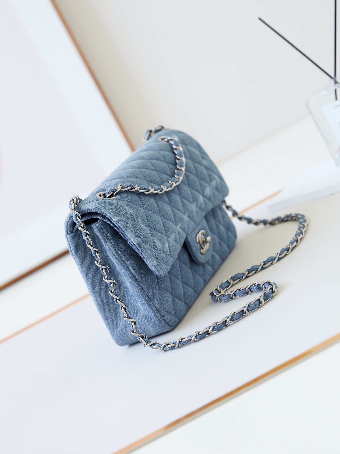 SAC À RABAT CC 24K 25CM BLEU DENIM QUINCAILLERIE ARGENTÉE 