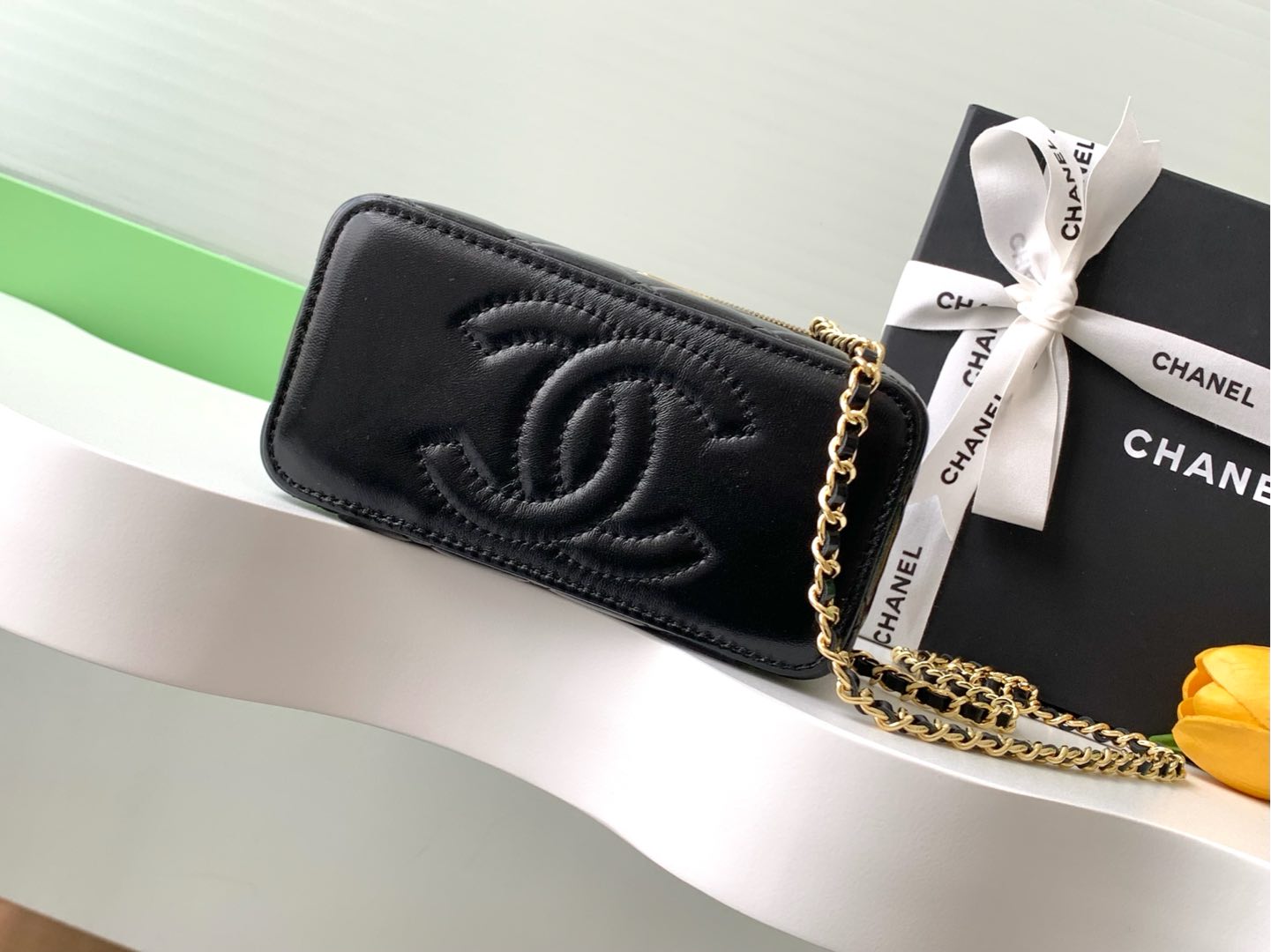CC VANITY CASE 17CM BLACK LEATHER GOLD HARDWARE 238495