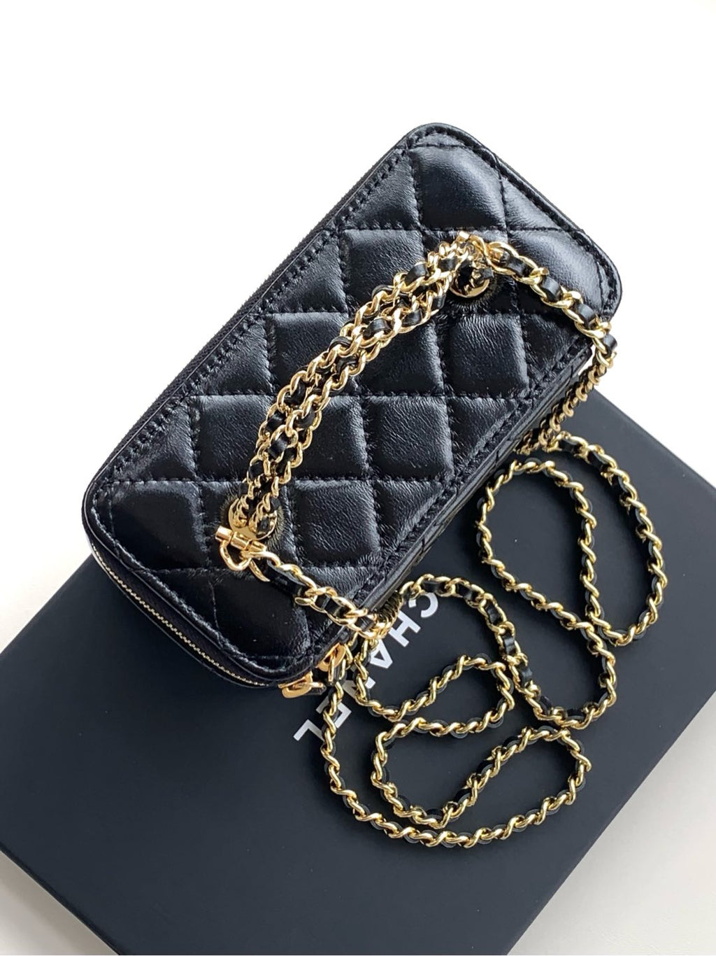 CC VANITY CASE 17CM BLACK LEATHER GOLD HARDWARE 238495