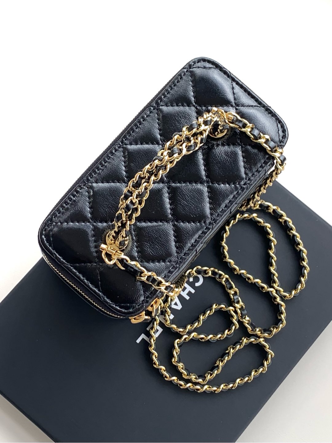 CC VANITY CASE 17CM BLACK LEATHER GOLD HARDWARE 238495