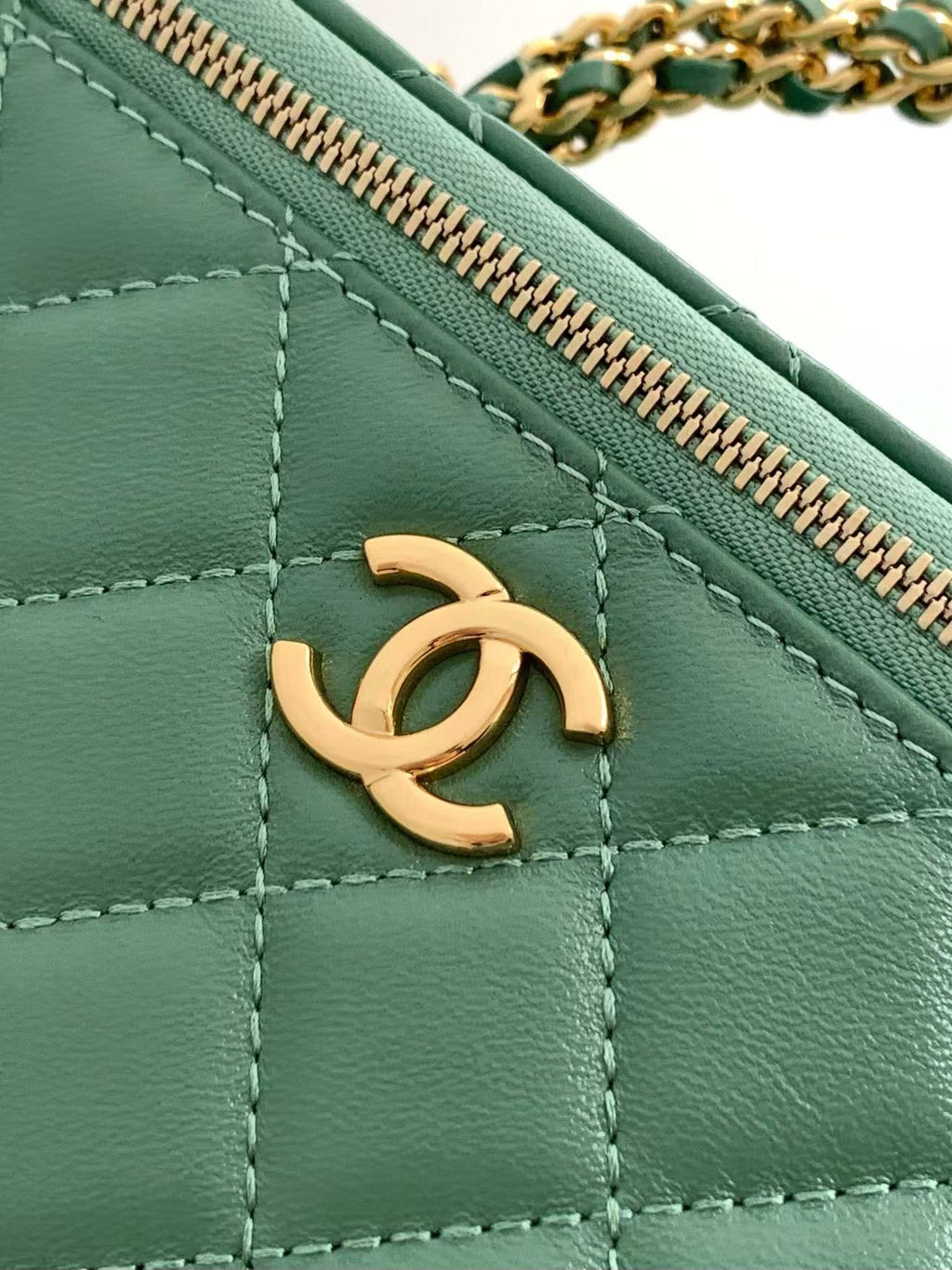 CC VANITY CASE 17CM JUNGLE GREEN LEATHER GOLD HARDWARE 238497