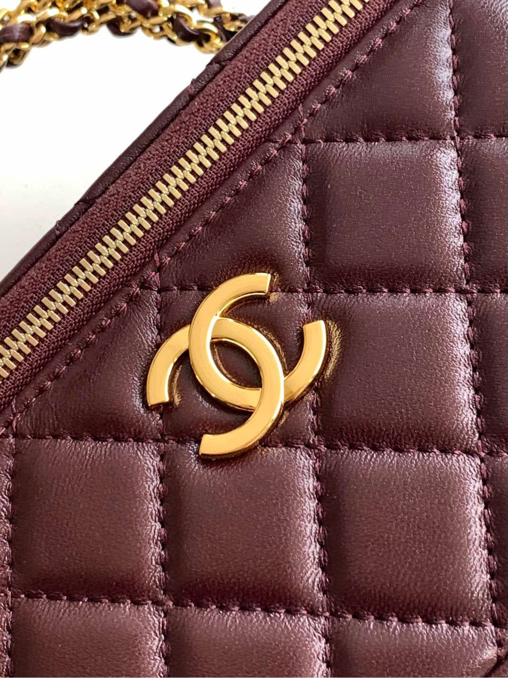 CC VANITY CASE 17CM BURGUNDY LEATHER GOLD HARDWARE 238499
