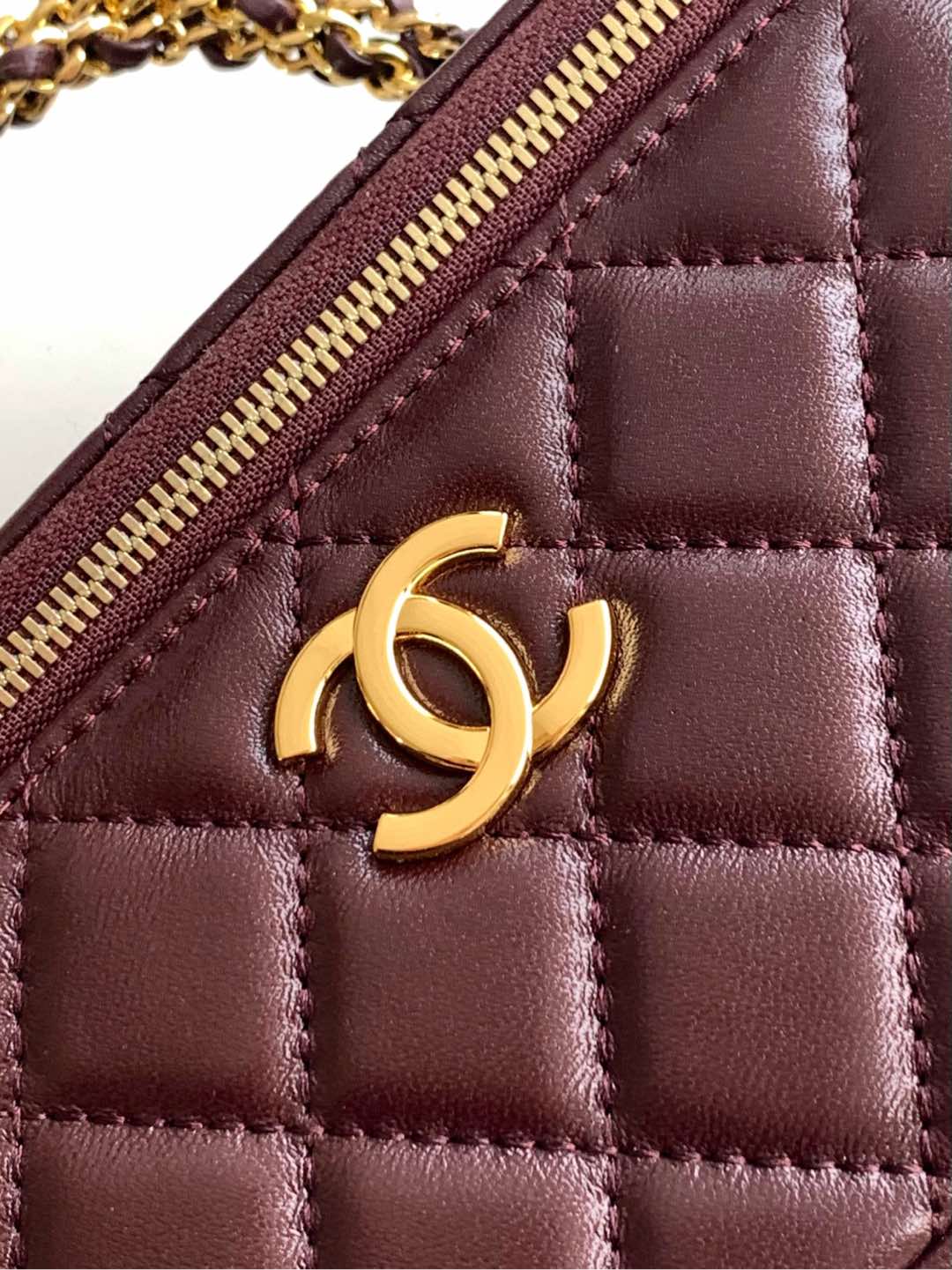 CC VANITY CASE 17CM BURGUNDY LEATHER GOLD HARDWARE 238499