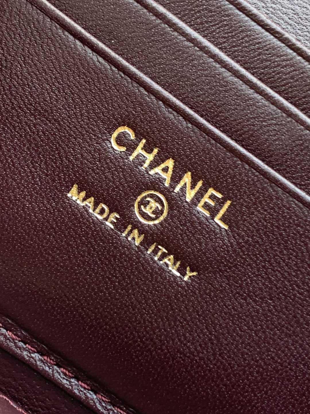 CC VANITY CASE 17CM BURGUNDY LEATHER GOLD HARDWARE 238499