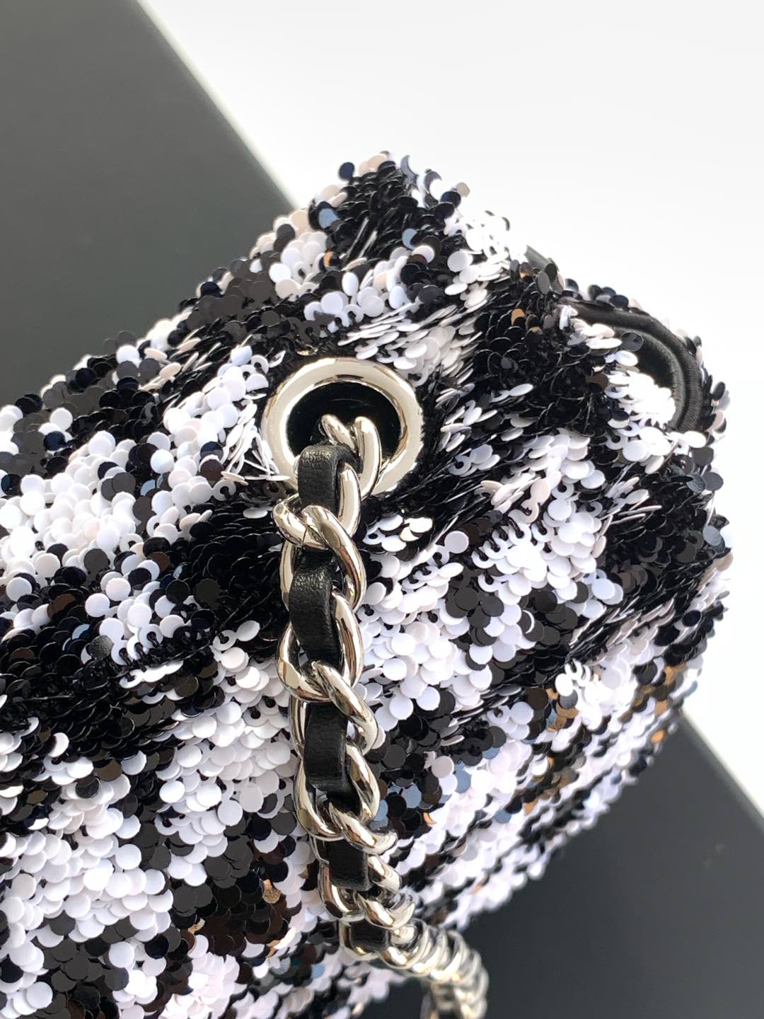 CC 25C BLANC NOIR PAILLETTES ARGENT QUINCAILLERIE