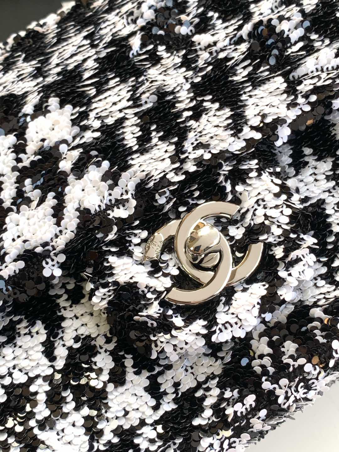 CC 25C BLANC NOIR PAILLETTES ARGENT QUINCAILLERIE