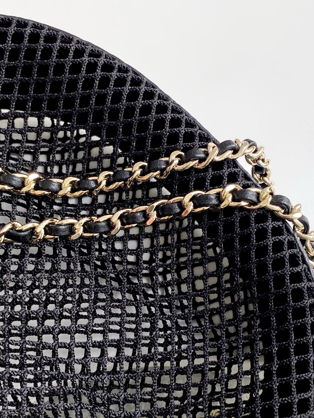 CC 25S BLACK CLUTCH BAG WITH CHAIN