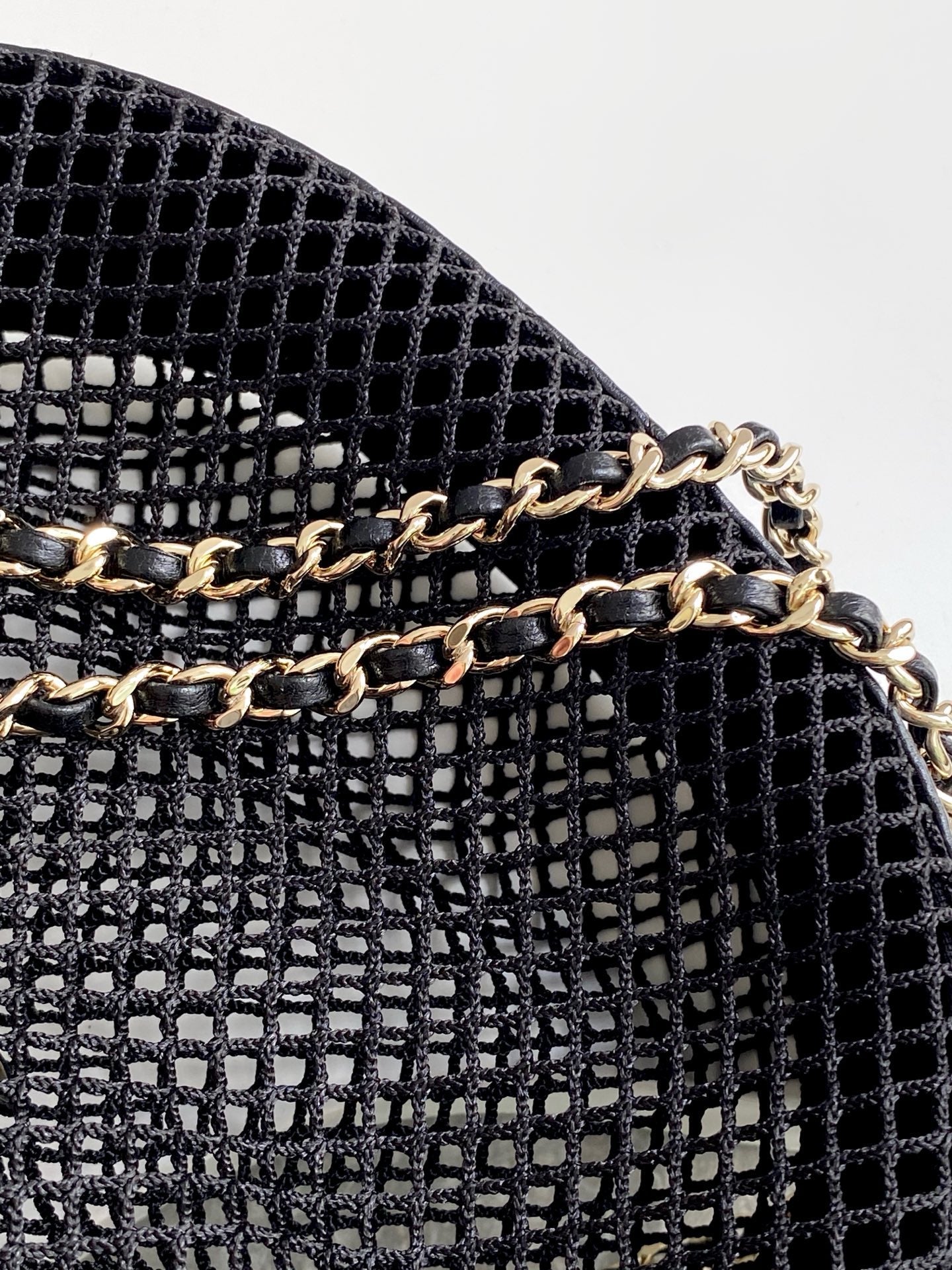 CC 25S BLACK CLUTCH BAG WITH CHAIN