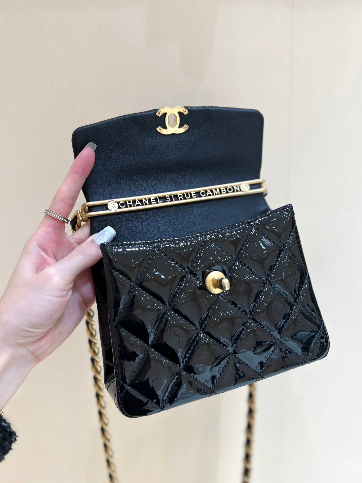 24S 31 RUECAMBON 15CM CUIR DE VEAU VERNI NOIR