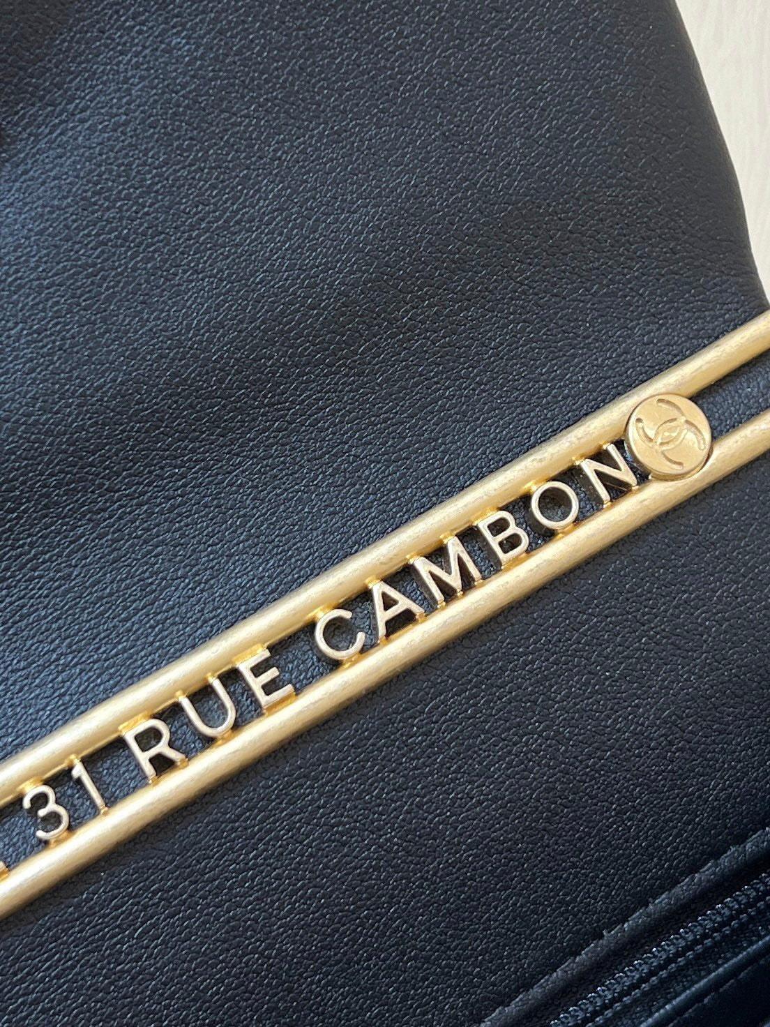 24S 31 RUECAMBON 15CM CUIR DE VEAU VERNI NOIR