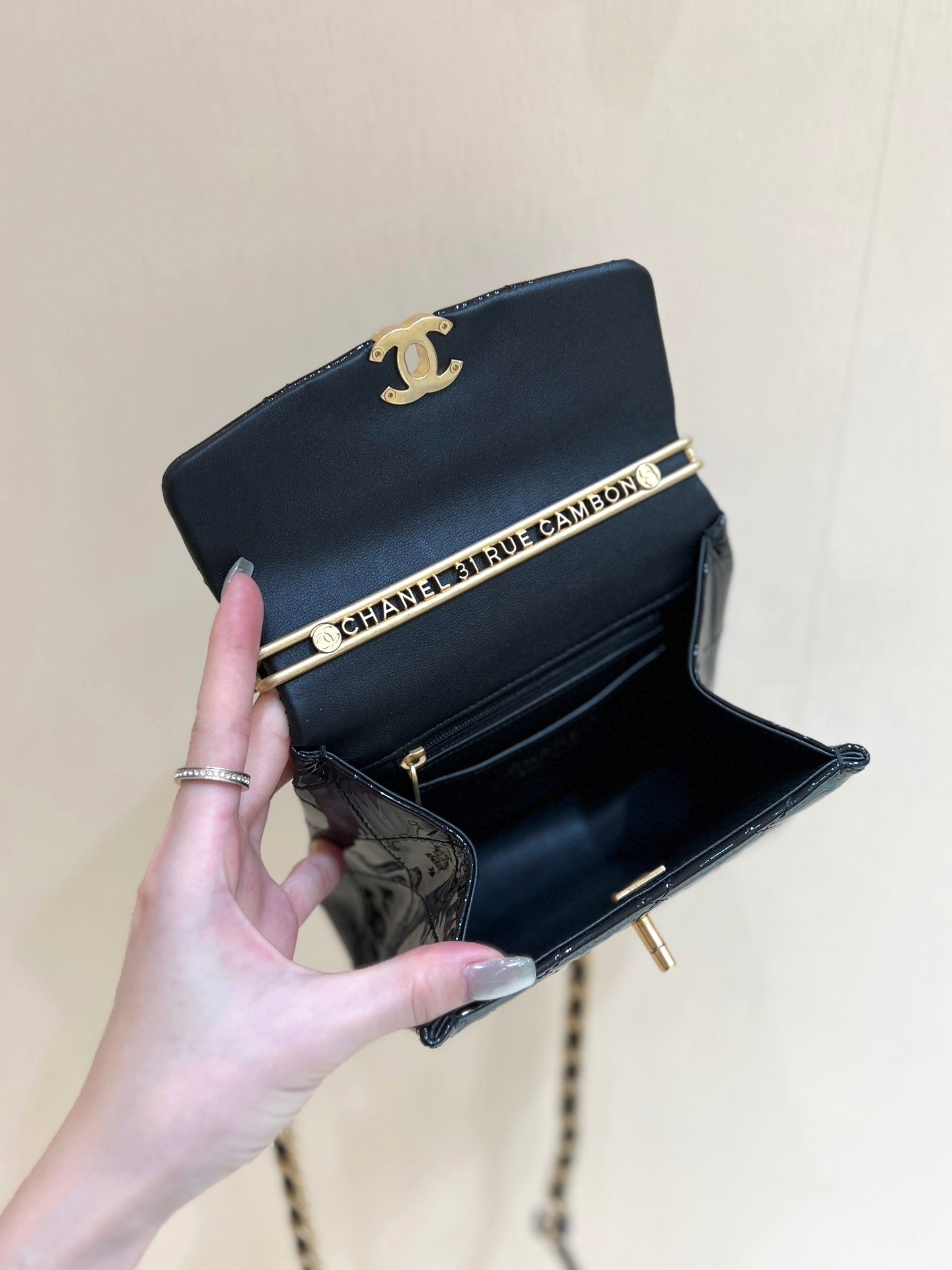 24S 31 RUECAMBON 15CM CUIR DE VEAU VERNI NOIR