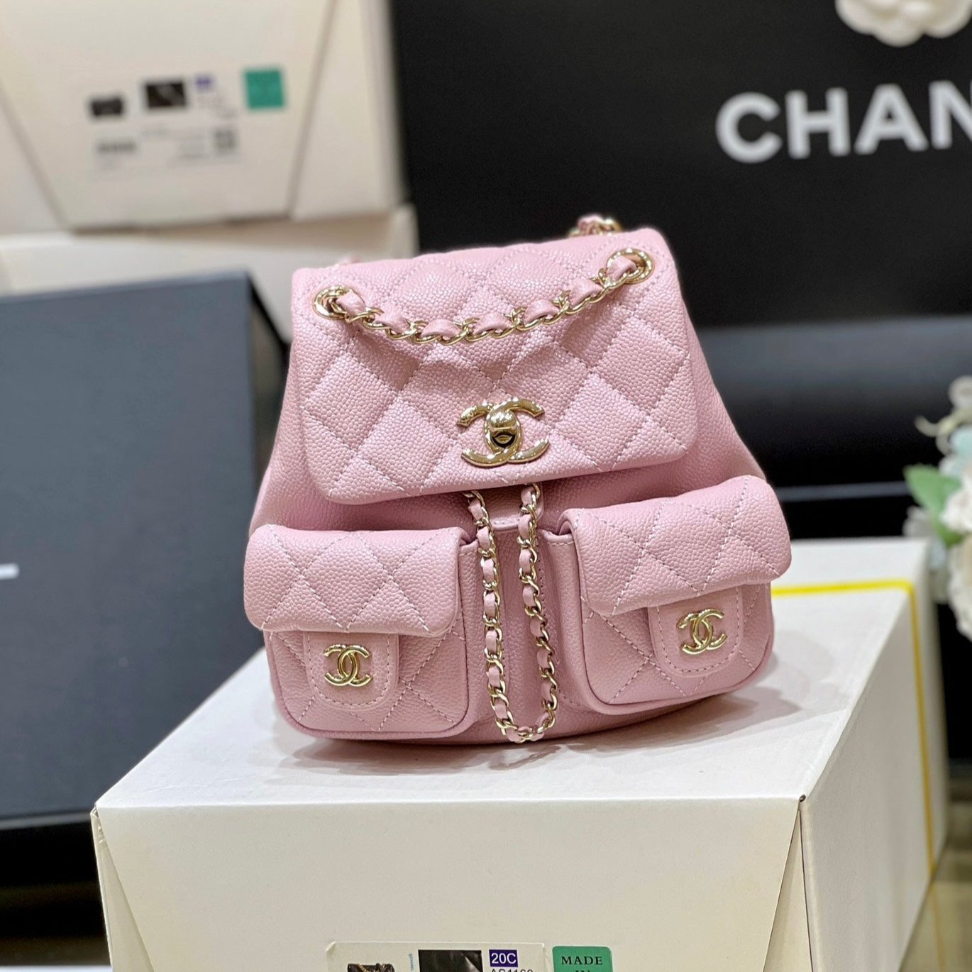 SAC À DOS 24A DUMA EN CUIR CAVIAR ROSE ET QUINCAILLERIE OR CLAIR