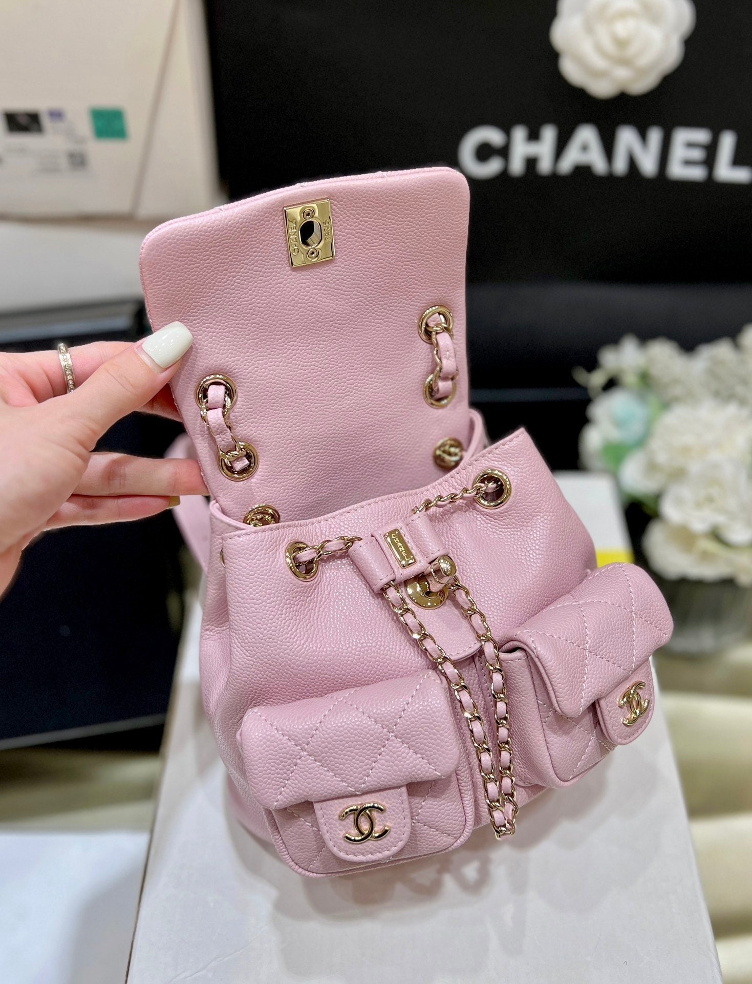 SAC À DOS 24A DUMA EN CUIR CAVIAR ROSE ET QUINCAILLERIE OR CLAIR